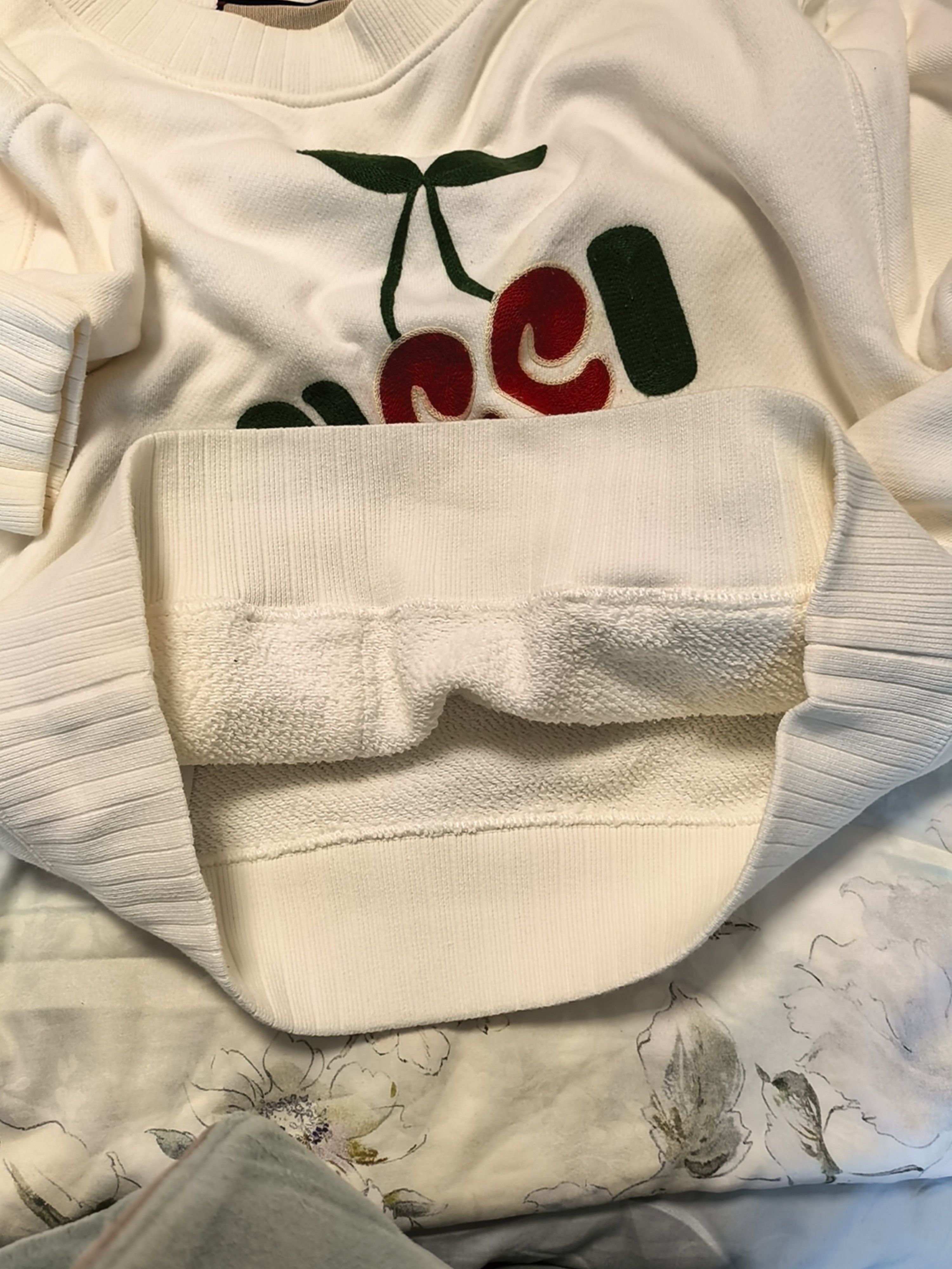 Gucci Gucci Embroidered Cherry Logo Sweatshirt Size L Size L / US 10 / IT 46 - 7 Thumbnail