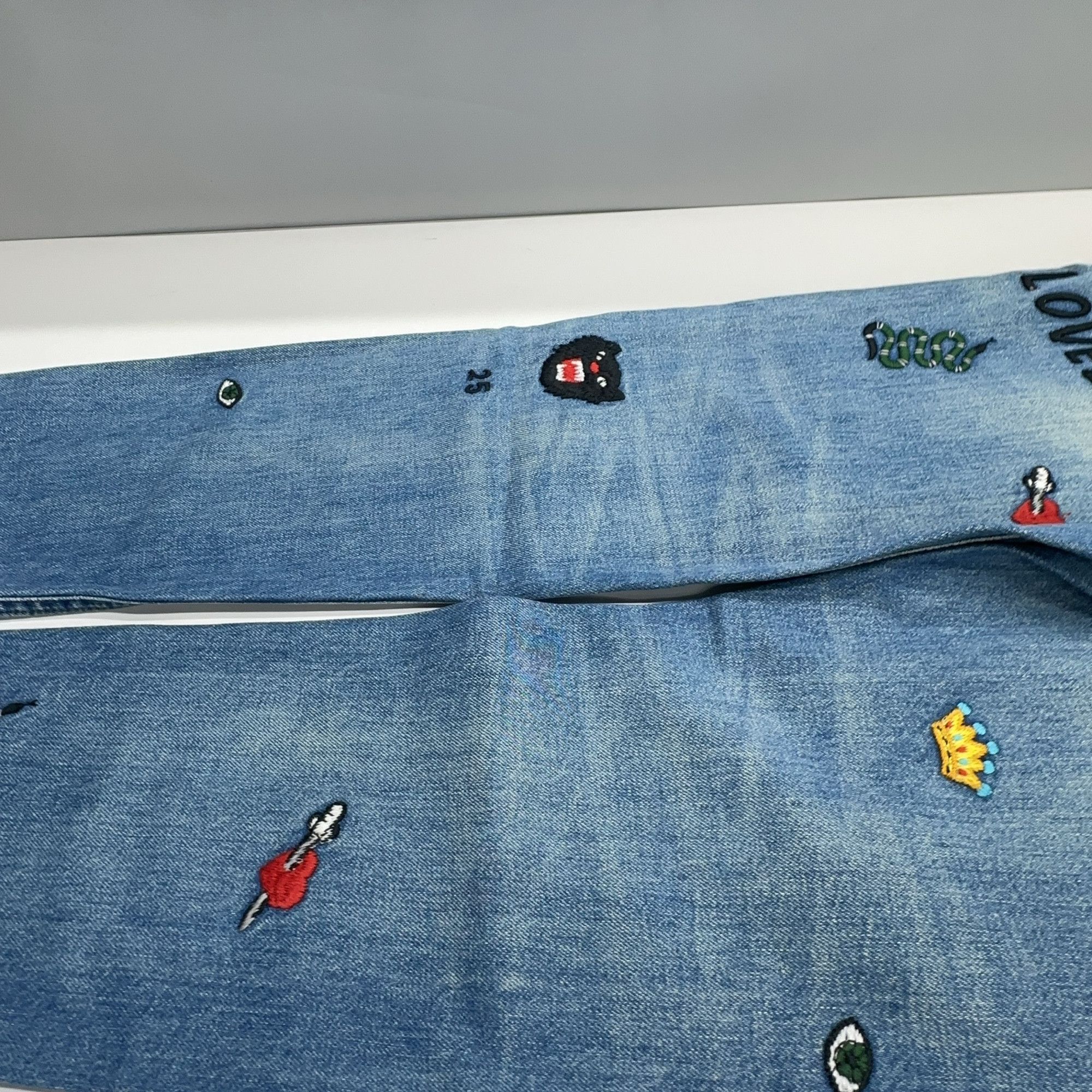 Gucci Gucci Patch Embroidery Denim Jeans Size 33 Size US 33 - 12 Thumbnail