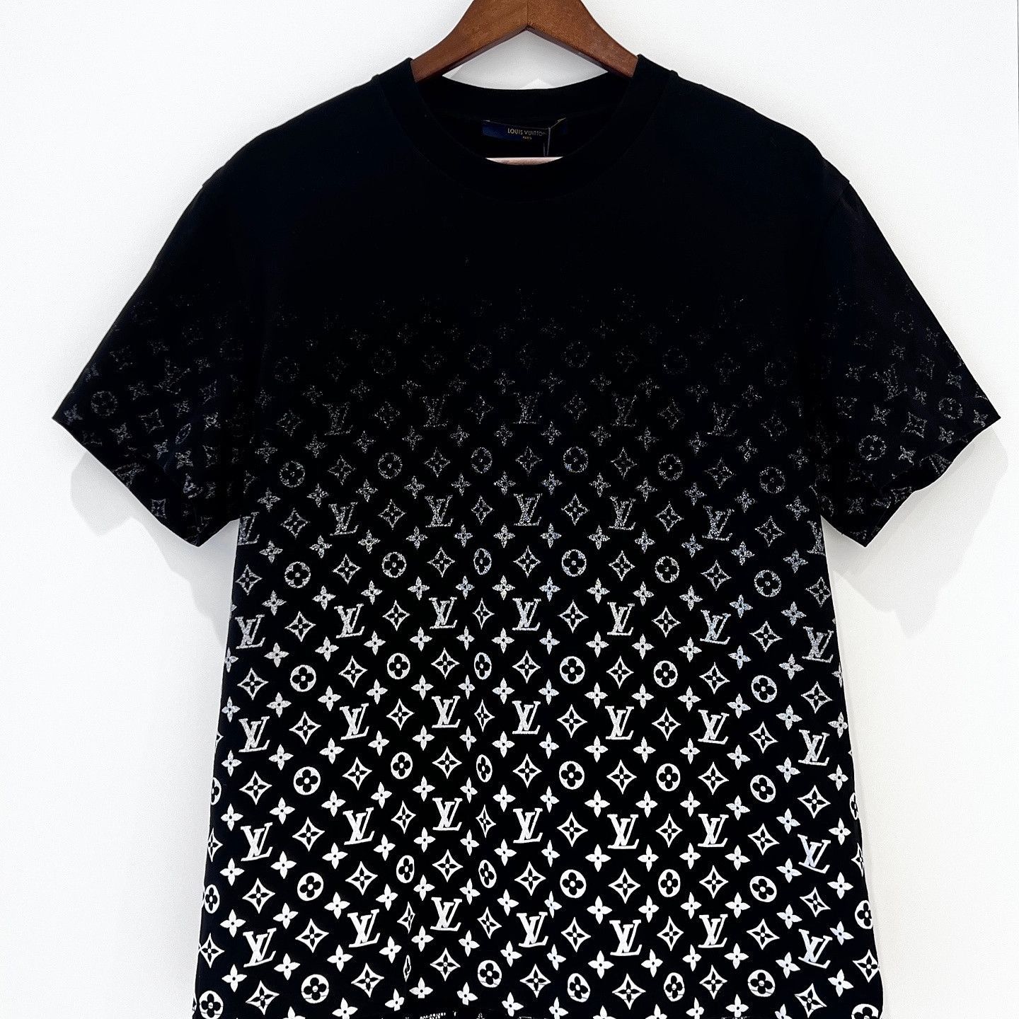 Louis Vuitton Black Gradient Monogram Short Sleeve T-Shirt Size US XL / EU 56 / 4 - 6 Thumbnail