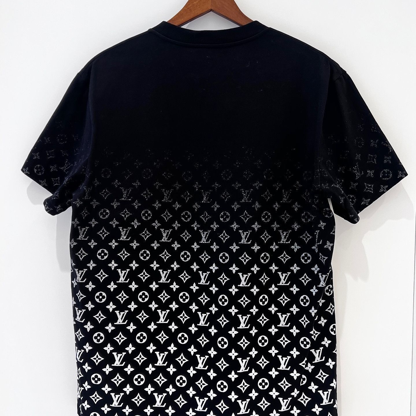 Louis Vuitton Black Gradient Monogram Short Sleeve T-Shirt Size US XL / EU 56 / 4 - 2 Thumbnail