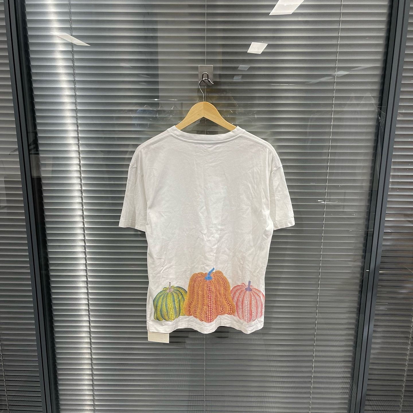 Louis Vuitton White Short Sleeve Shirt with Pumpkin Print Size US S / EU 44-46 / 1 - 2 Thumbnail