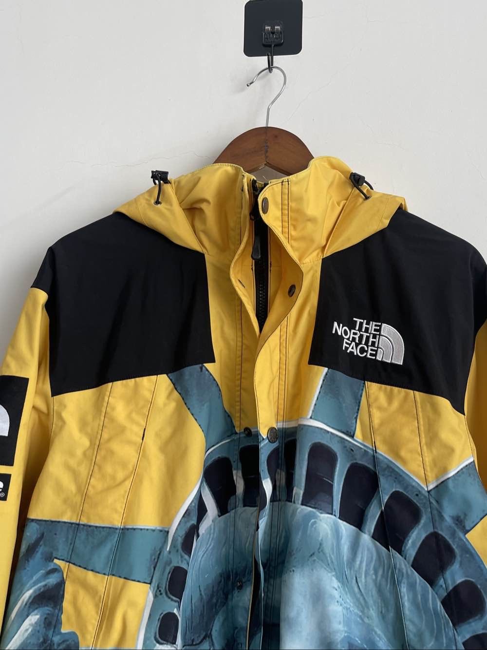 Supreme Supreme x The North Face Statue of Liberty Jacket Size L Size US L / EU 52-54 / 3 - 6 Thumbnail