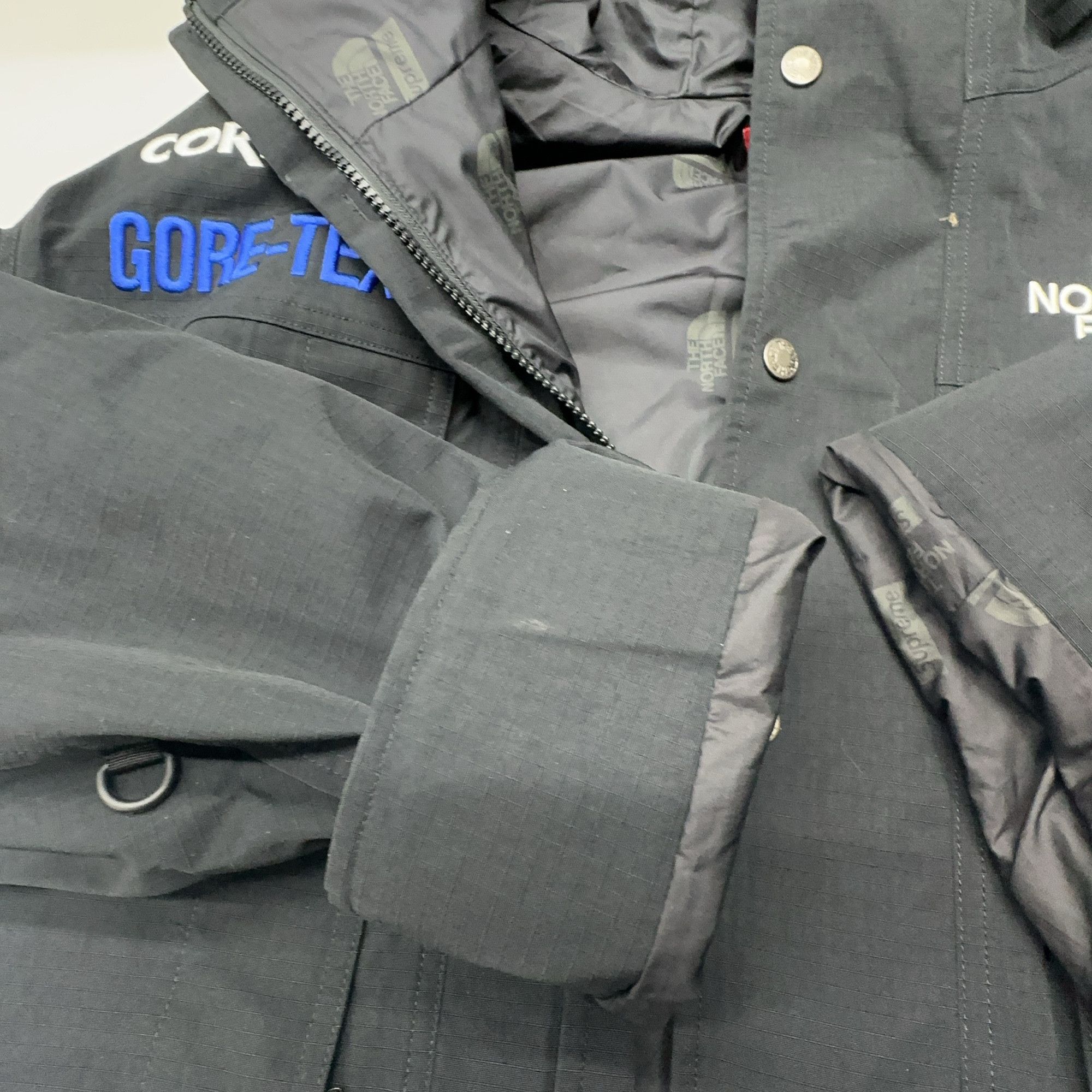 Supreme × The North Face Supreme x The North Face Gore-Tex Jacket Size M Size US M / EU 48-50 / 2 - 5 Thumbnail