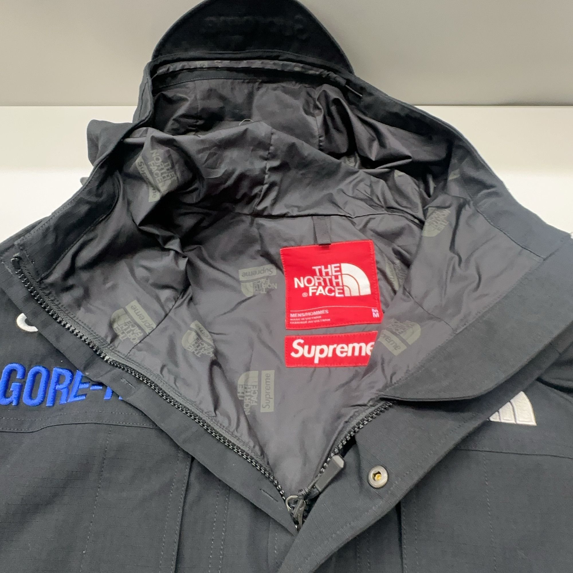 Supreme × The North Face Supreme x The North Face Gore-Tex Jacket Size M Size US M / EU 48-50 / 2 - 9 Thumbnail