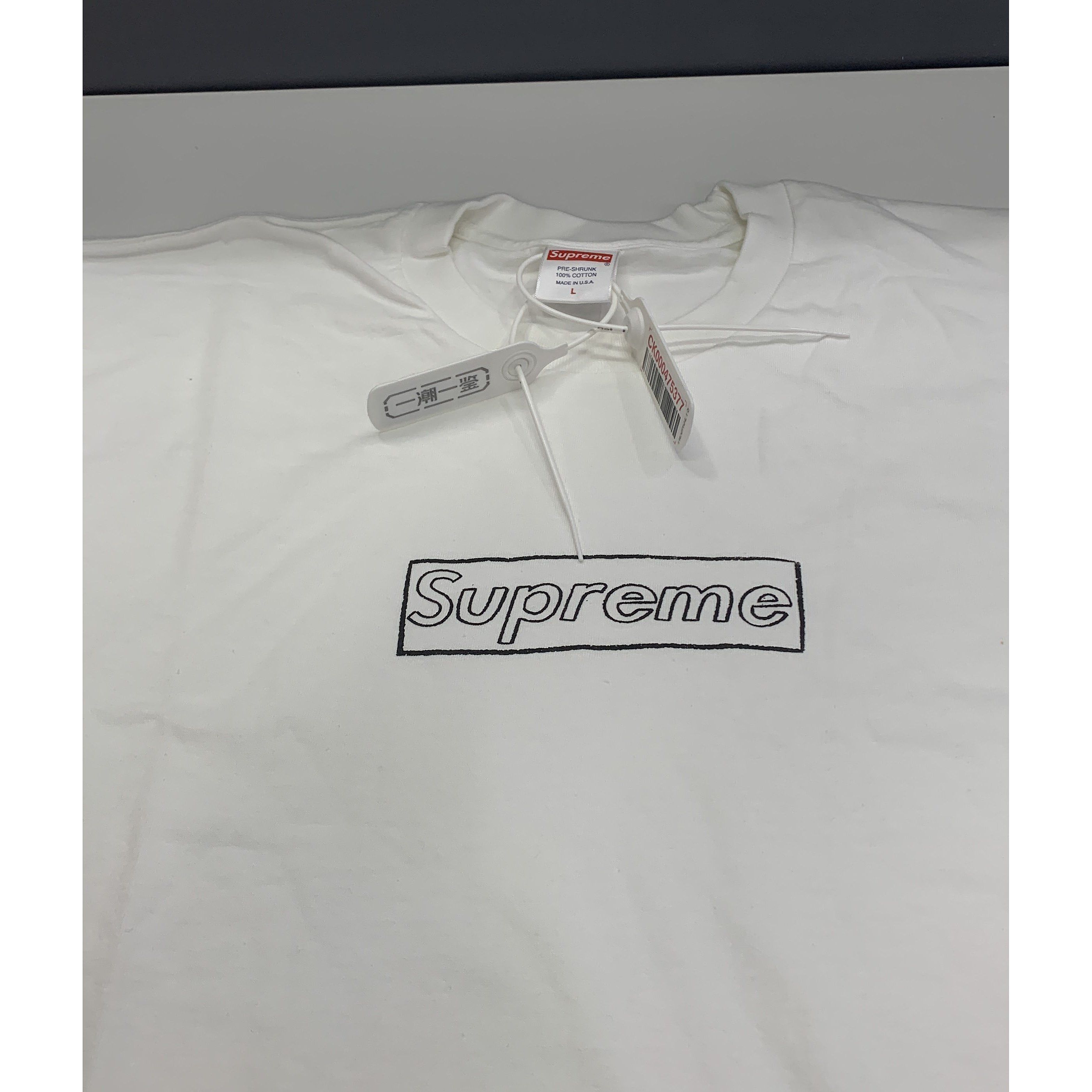 Supreme Supreme KAWS Chalk Logo T-Shirt Size L Size US L / EU 52-54 / 3 - 6 Thumbnail