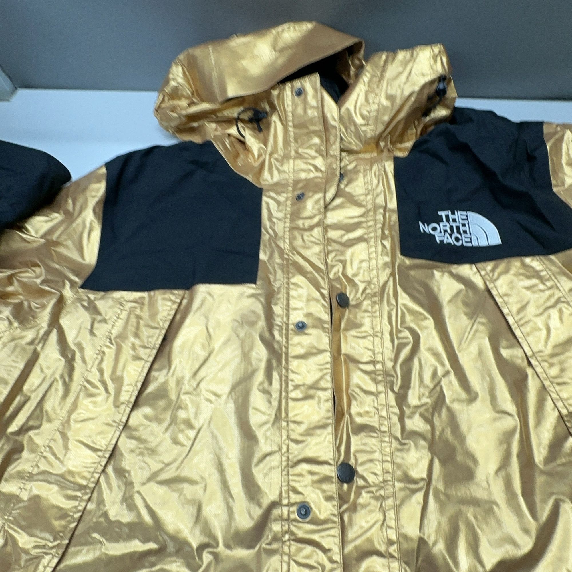 Supreme × The North Face Supreme x The North Face Metallic Parka Gold Size L Size US L / EU 52-54 / 3 - 6 Thumbnail