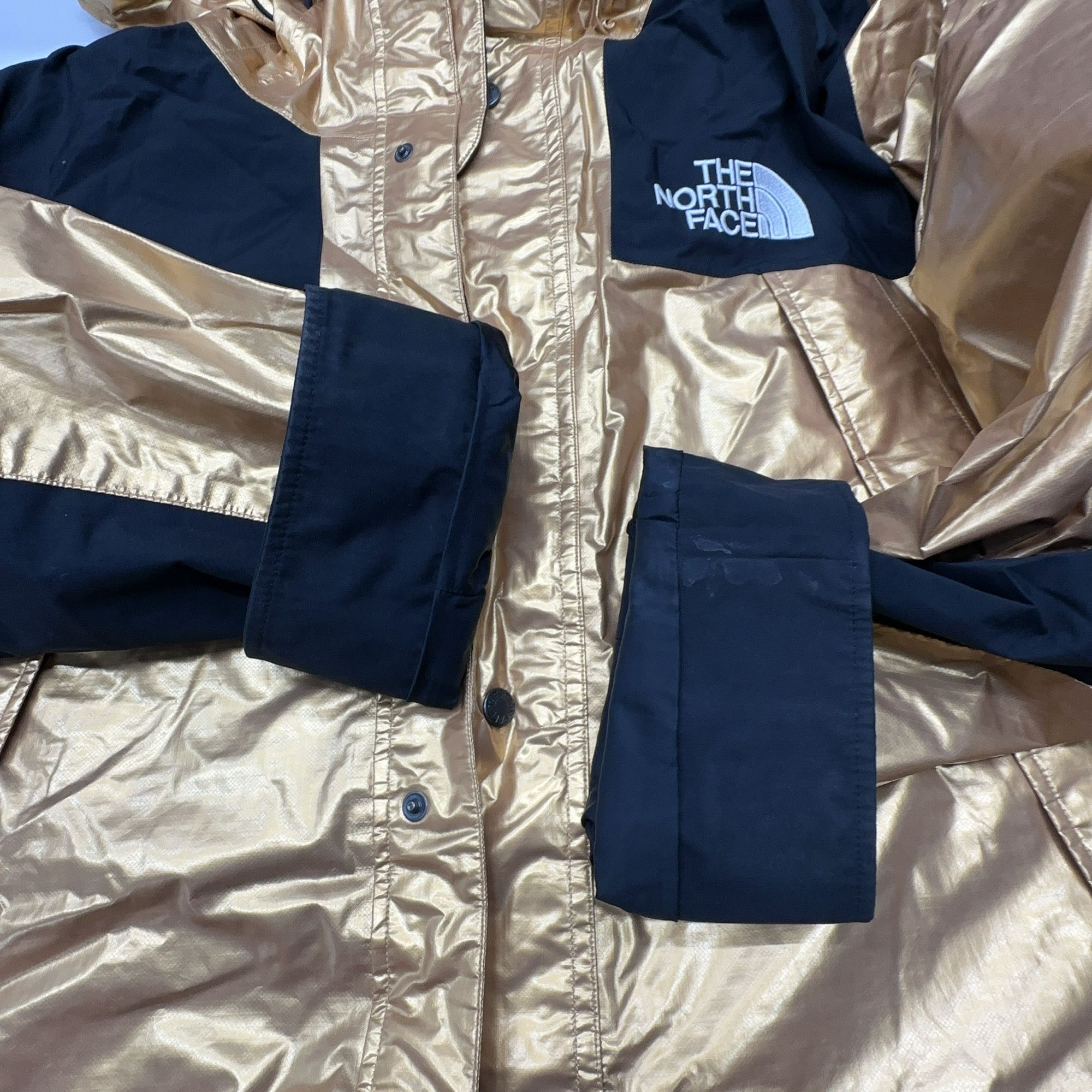 Supreme × The North Face Supreme x The North Face Metallic Parka Gold Size L Size US L / EU 52-54 / 3 - 7 Thumbnail