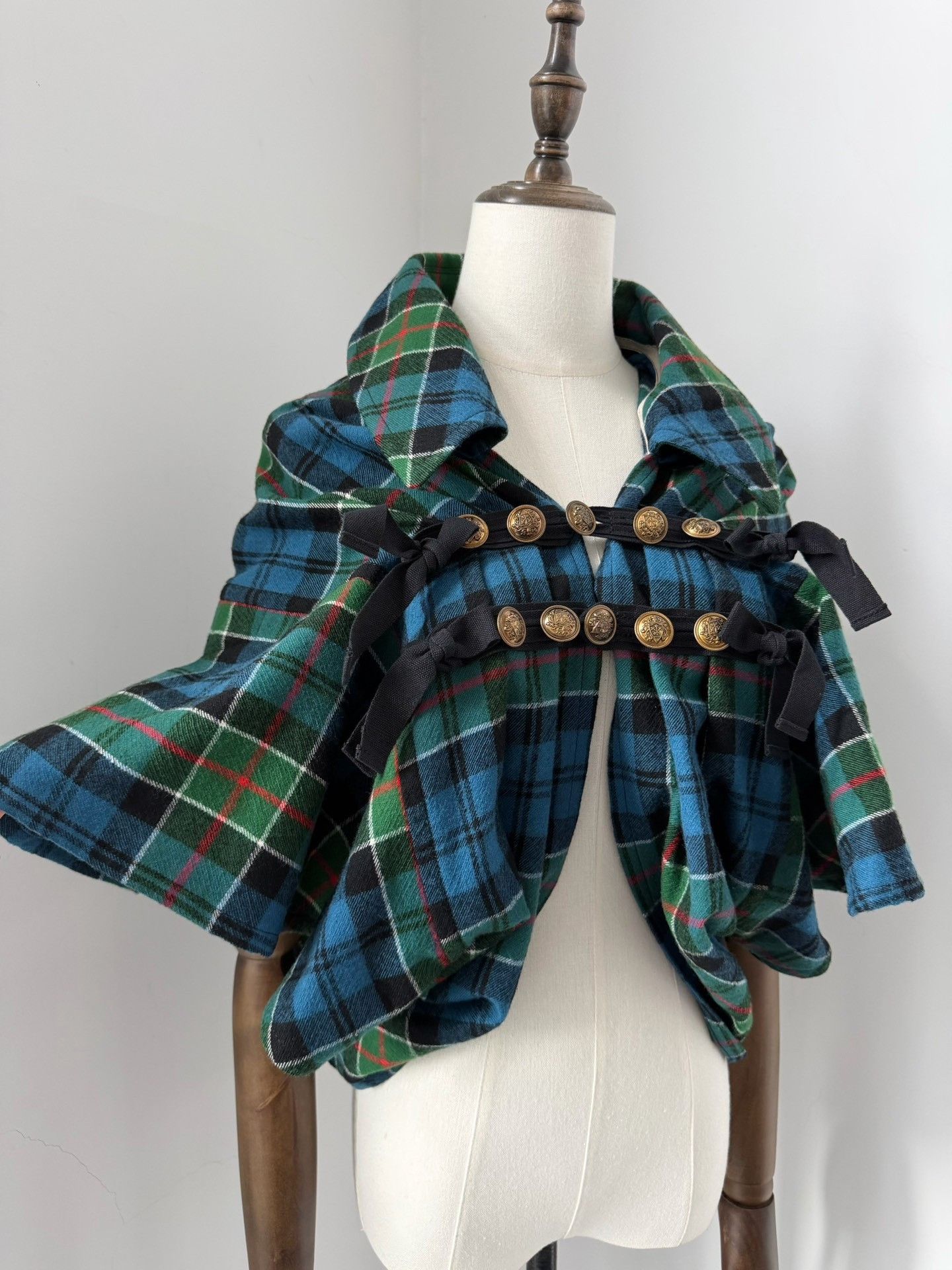 Comme des Garcons Comme des Garçons 2011 Tricot Plaid Cape Size M / US 6-8 / IT 42-44 - 2 Thumbnail