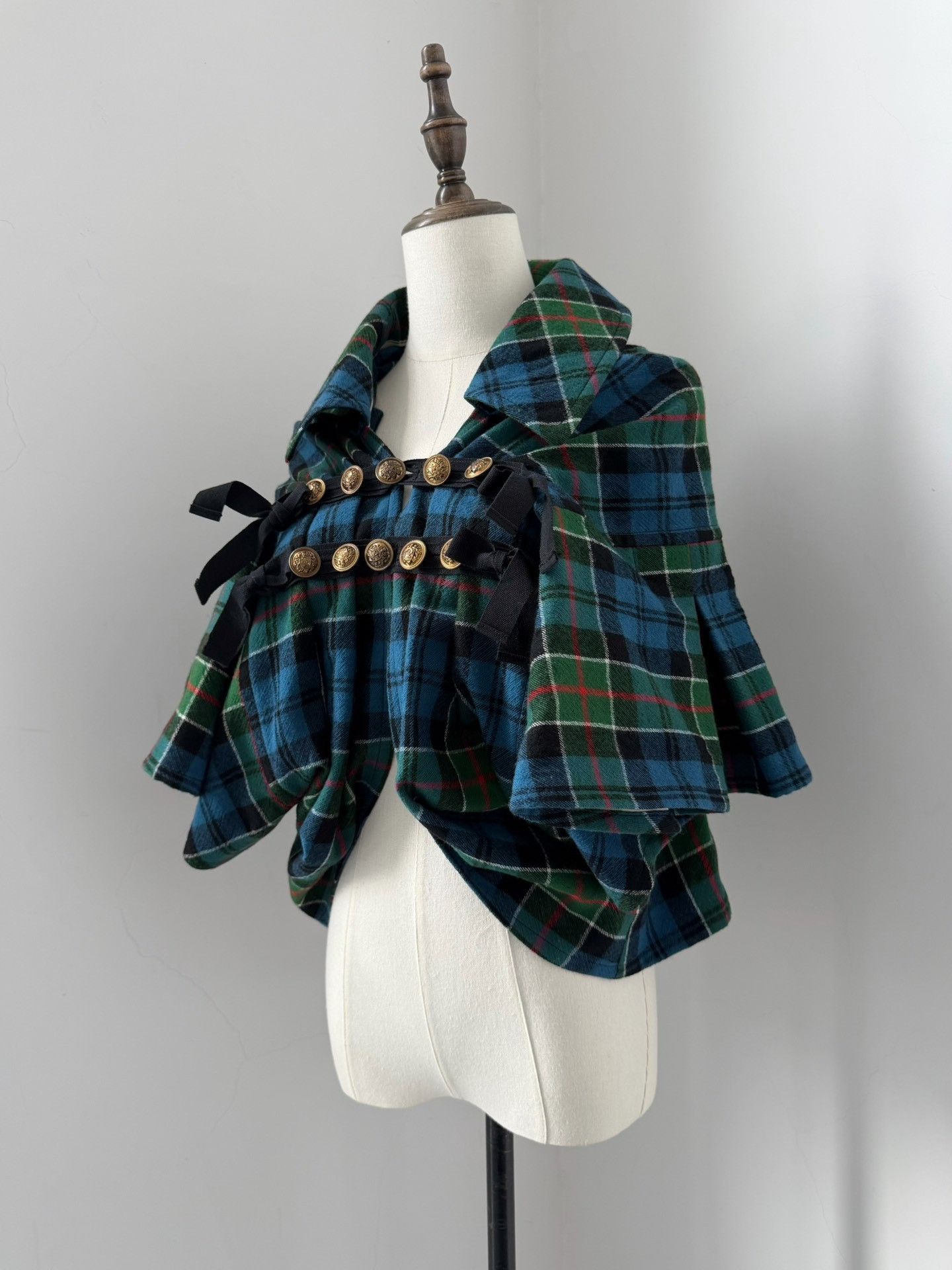 Comme des Garcons Comme des Garçons 2011 Tricot Plaid Cape Size M / US 6-8 / IT 42-44 - 4 Thumbnail