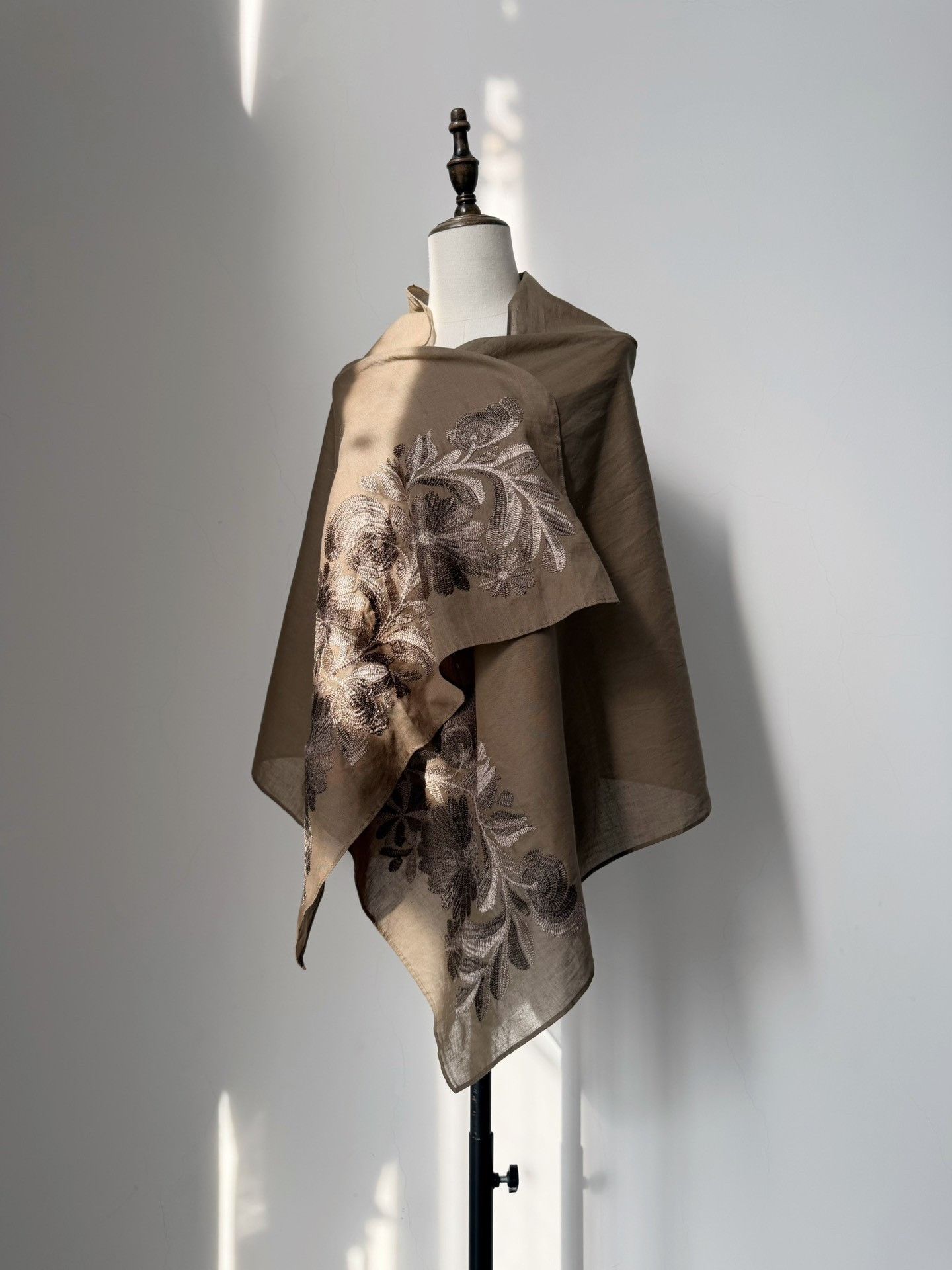 Comme des Garcons Comme des Garçons Tricot Embroidered Shawl Size US M / EU 48-50 / 2 - 4 Thumbnail