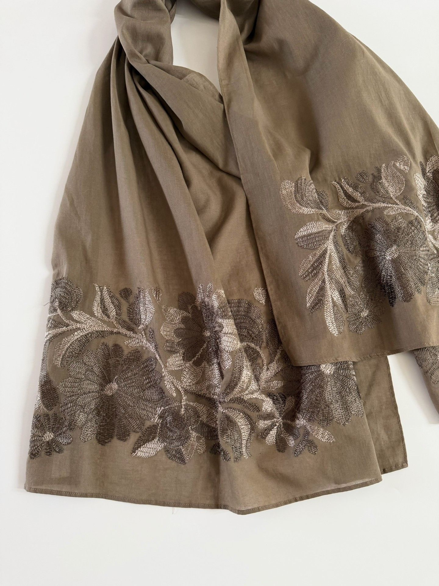 Comme des Garcons Comme des Garçons Tricot Embroidered Shawl Size US M / EU 48-50 / 2 - 9 Thumbnail