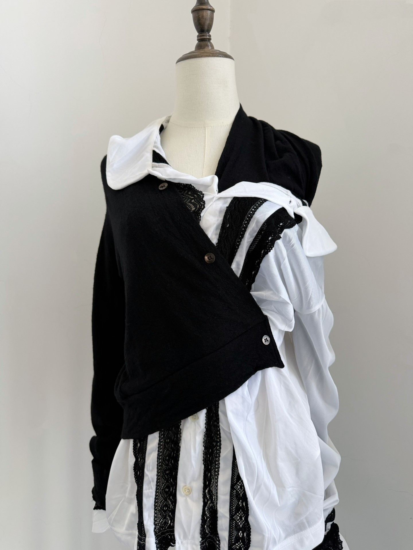 Junya Watanabe Junya Watanabe 2007 Twisted Top Size US M / EU 48-50 / 2 - 6 Thumbnail