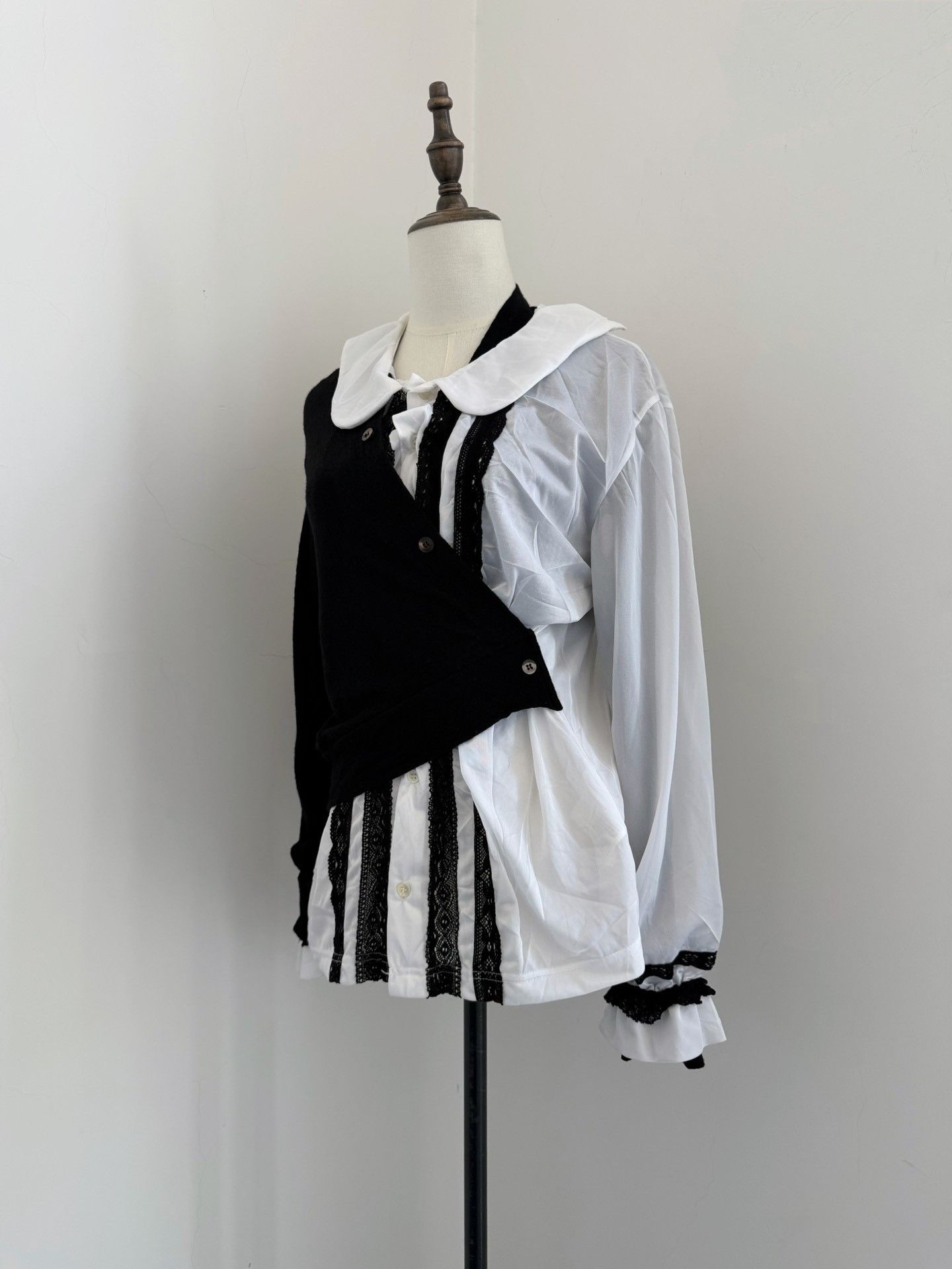 Junya Watanabe Junya Watanabe 2007 Twisted Top Size US M / EU 48-50 / 2 - 3 Thumbnail