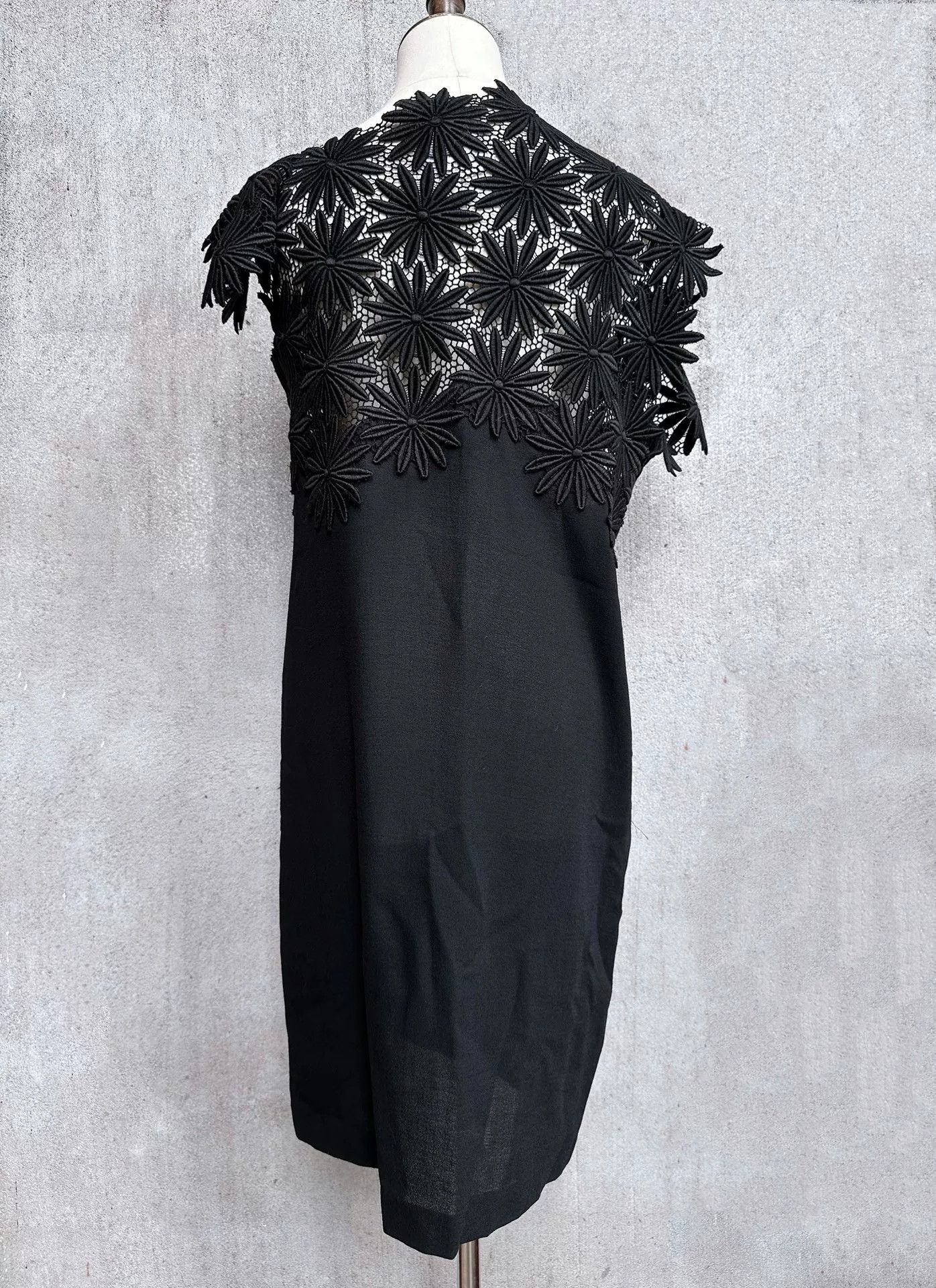 Rei Kawakubo Comme des Garçons 1991 Runway Floral Dress Size M / US 6-8 / IT 42-44 - 4 Thumbnail