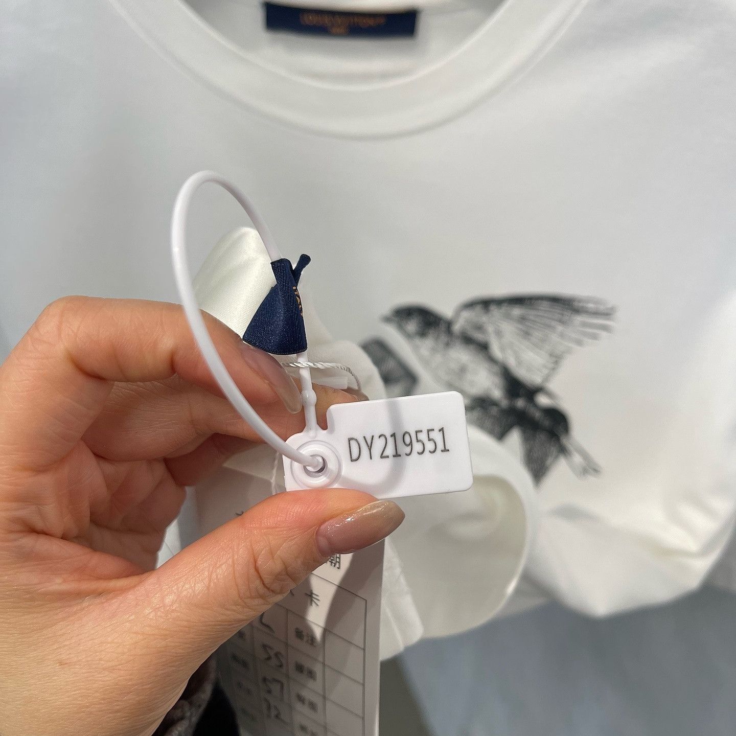 Louis Vuitton Louis Vuitton Bird Logo Tee in White Size US L / EU 52-54 / 3 - 6 Thumbnail