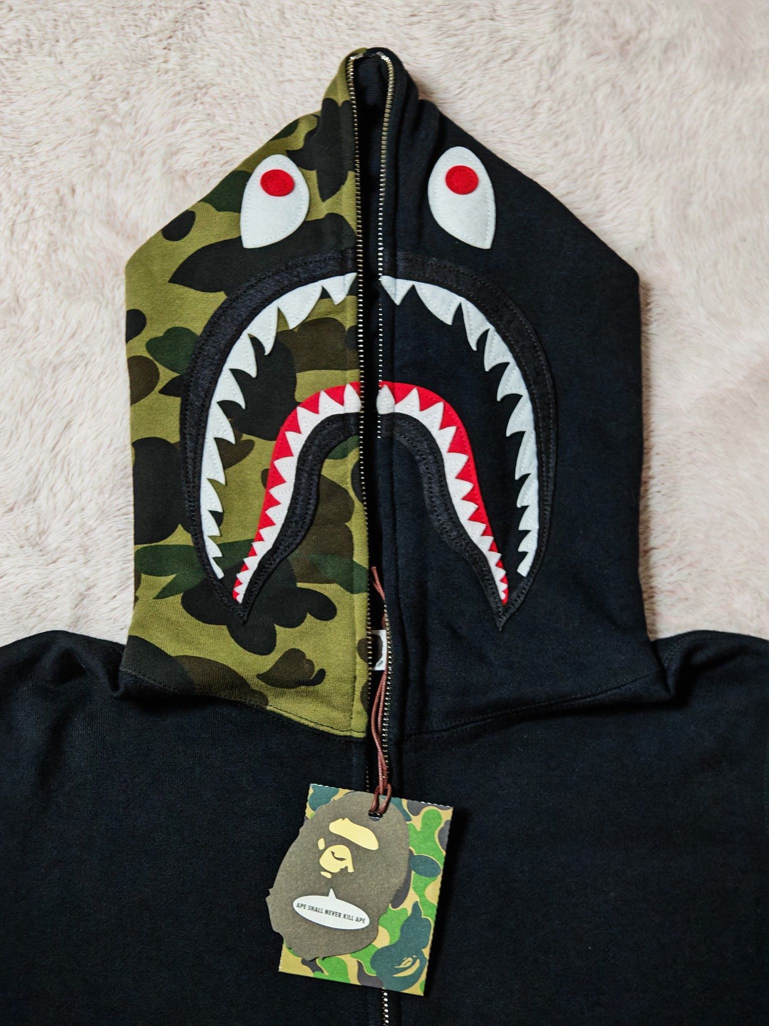 Bape Camo Shark Zip Hoodie in Black Size US M / EU 48-50 / 2 - 7 Thumbnail