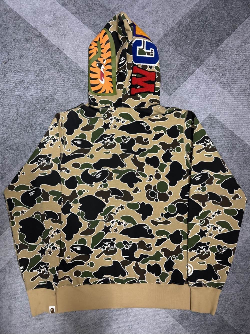 Bape Camo Shark Hoodie in Multi Size US L / EU 52-54 / 3 - 2 Thumbnail