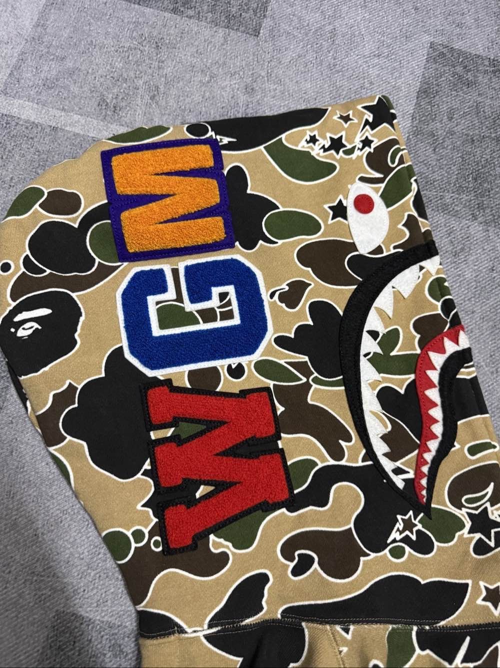 Bape Camo Shark Hoodie in Multi Size US L / EU 52-54 / 3 - 10 Thumbnail