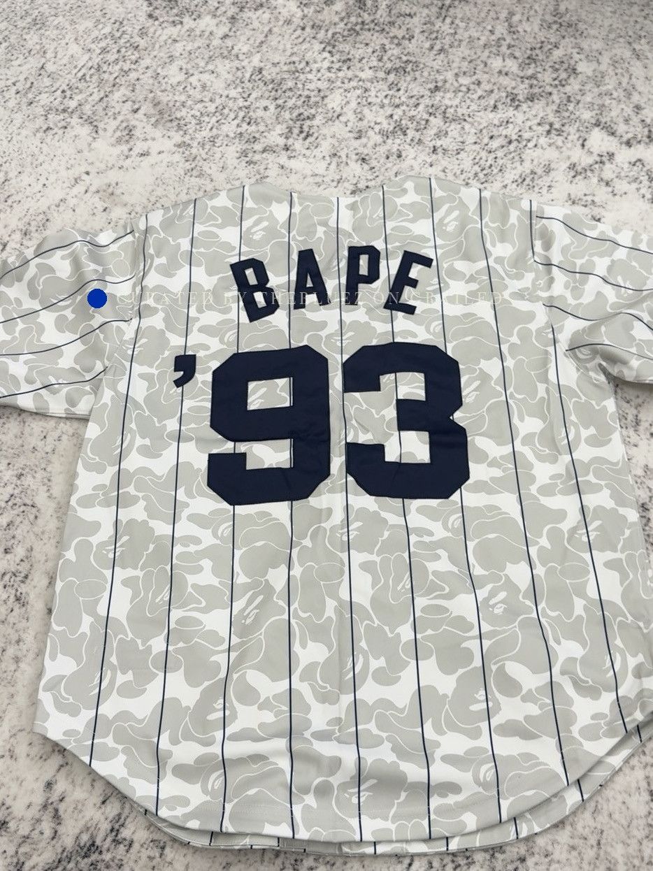 Bape Camo Print Jersey in White, Size L Size US L / EU 52-54 / 3 - 2 Thumbnail