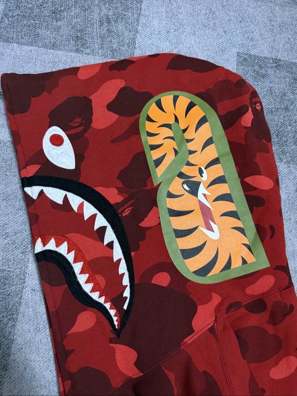 Bape Red Camo Shark Tiger Hoodie Size US M / EU 48-50 / 2 - 10 Thumbnail
