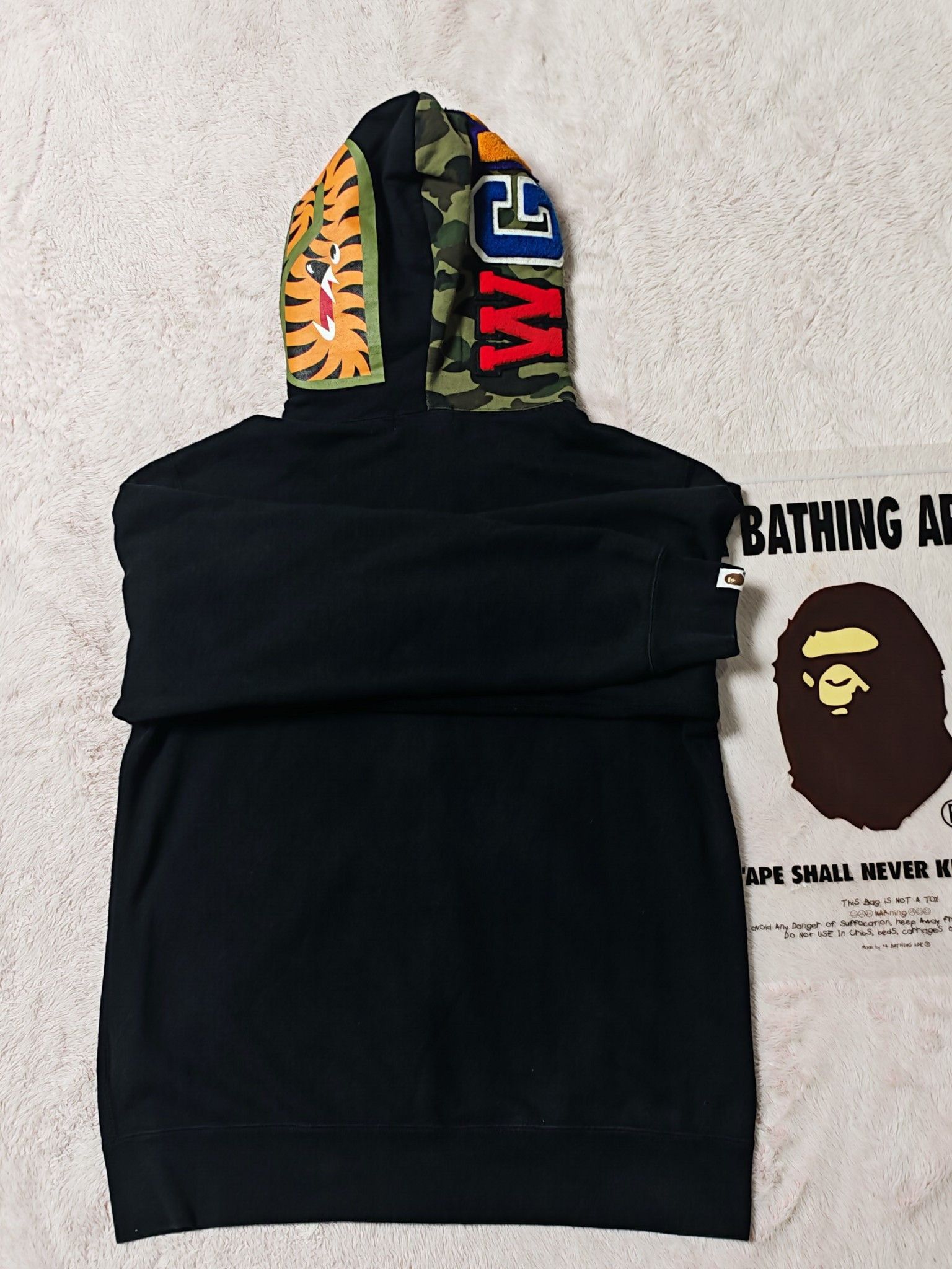 Bape Camo Shark Hoodie in Size XL Size US XL / EU 56 / 4 - 2 Thumbnail