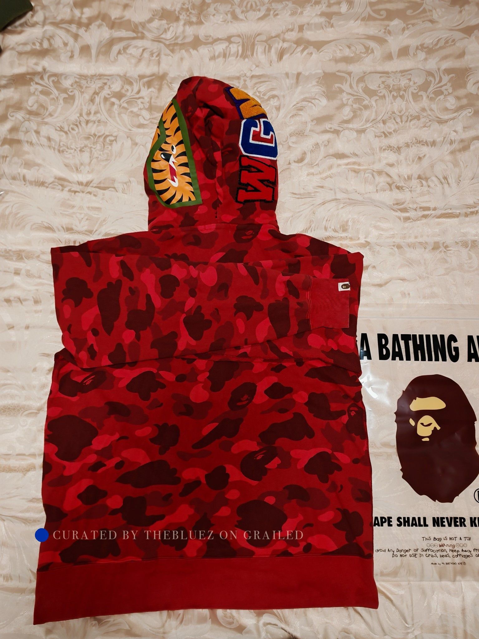 Bape Red Camo Shark Hoodie in XXL Size US XXL / EU 58 / 5 - 2 Thumbnail