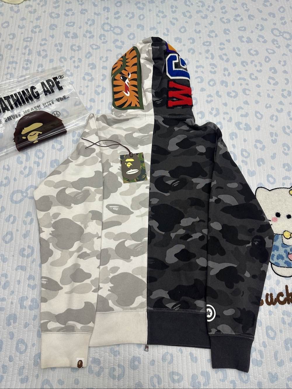 Bape Split Camo Shark Hoodie in Multi Size US M / EU 48-50 / 2 - 2 Thumbnail