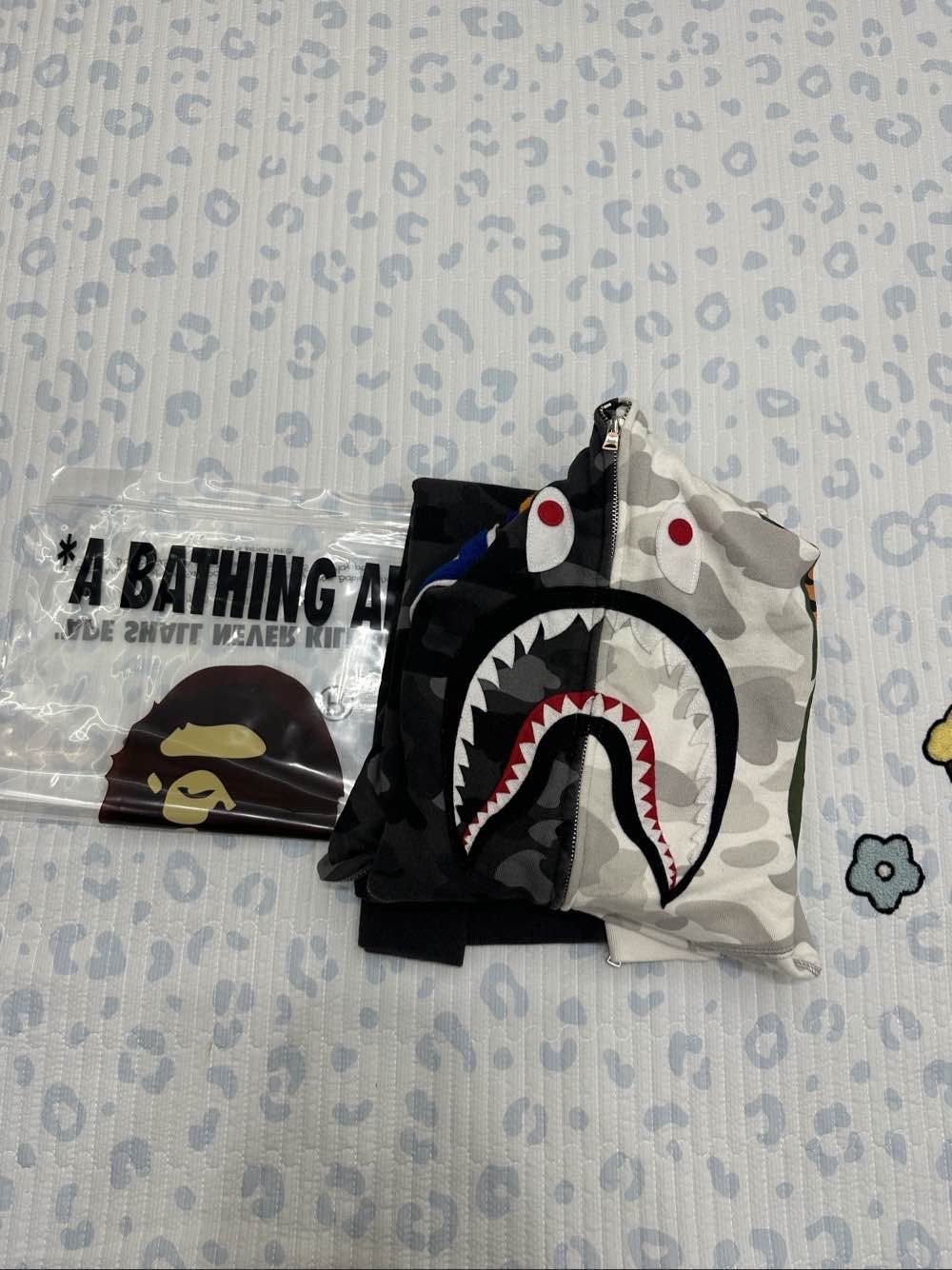 Bape Split Camo Shark Hoodie in Multi Size US M / EU 48-50 / 2 - 6 Thumbnail