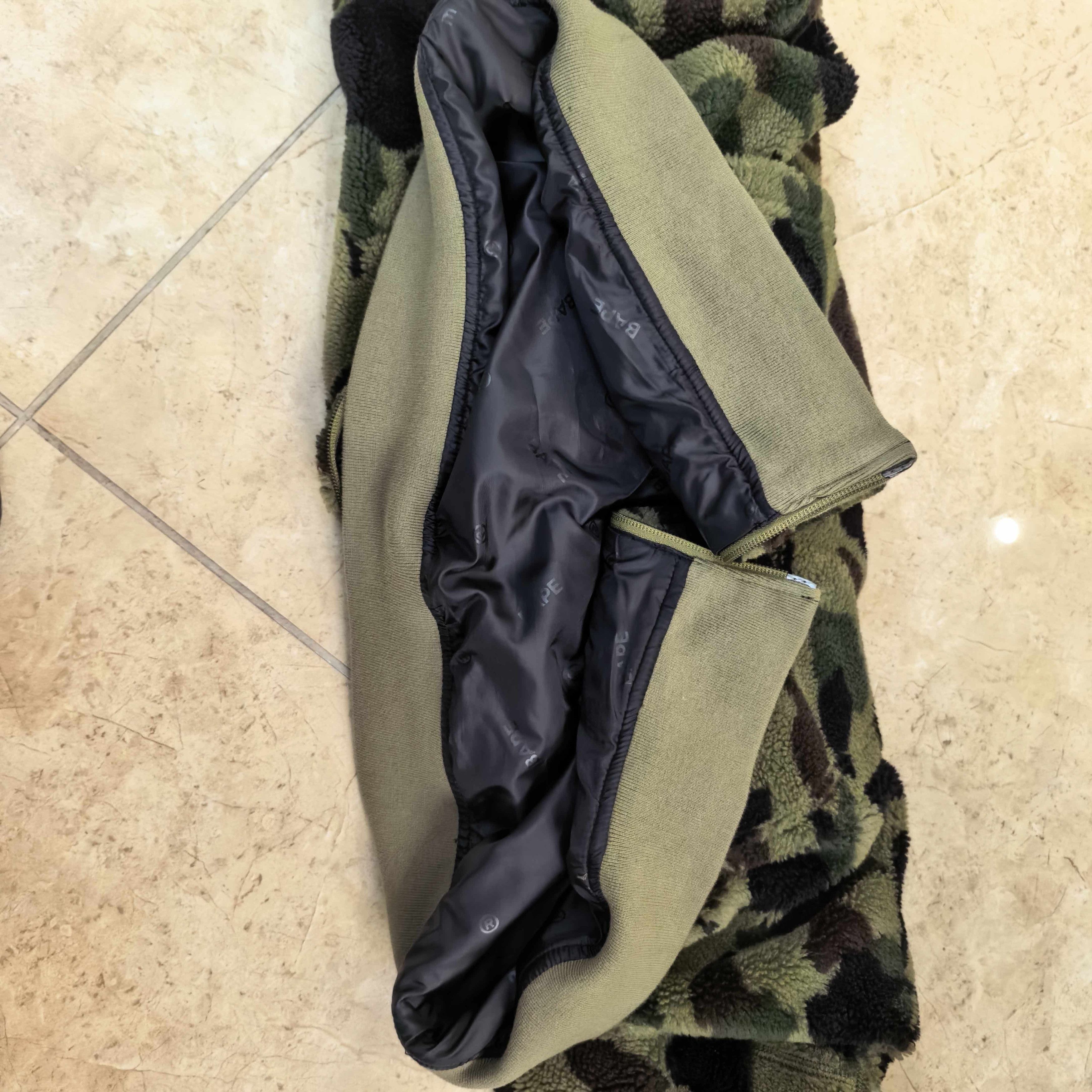 Bape Camo Shark Fleece Hoodie in Green Size US XL / EU 56 / 4 - 7 Thumbnail