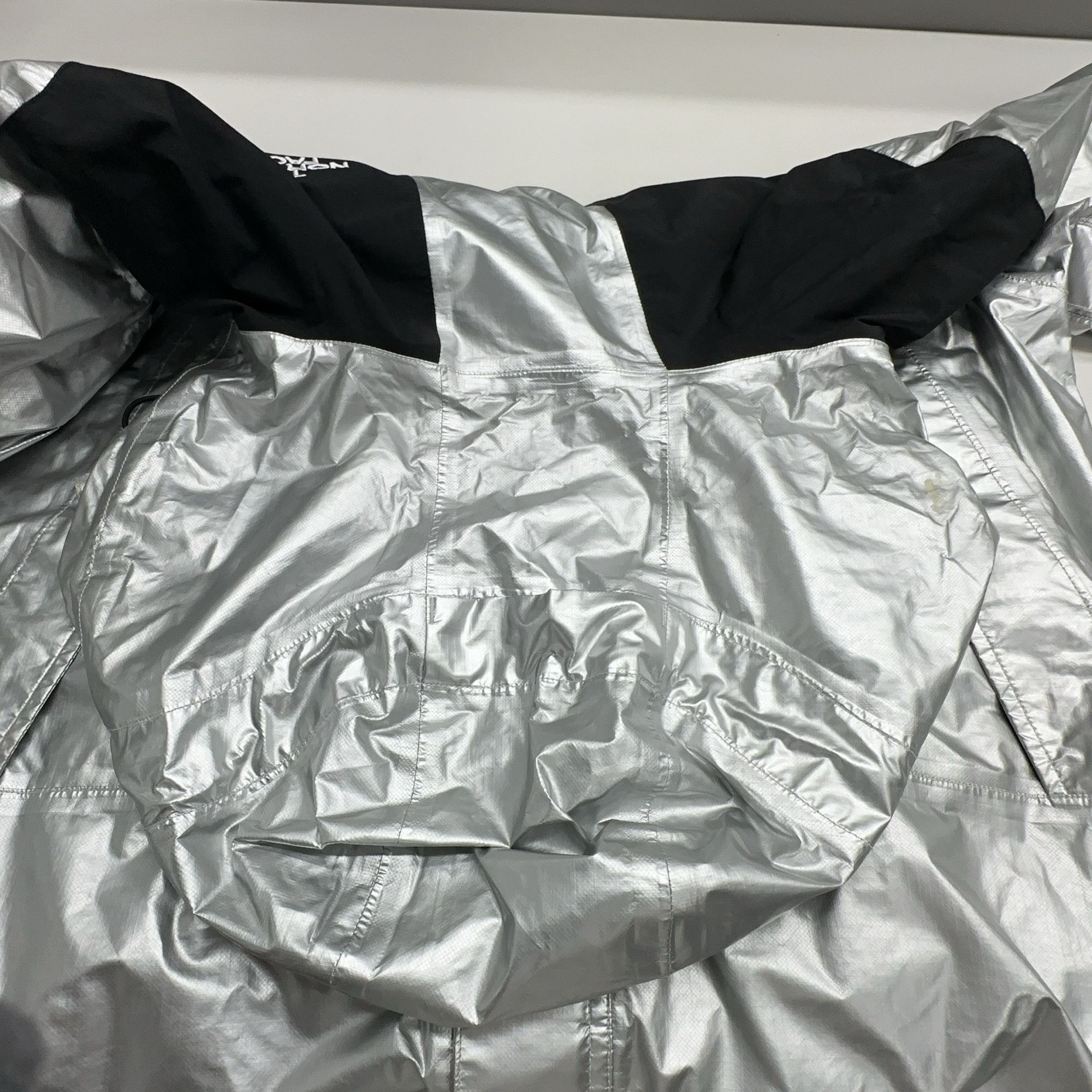 Supreme Supreme x The North Face Metallic Jacket Size L Size US L / EU 52-54 / 3 - 6 Thumbnail
