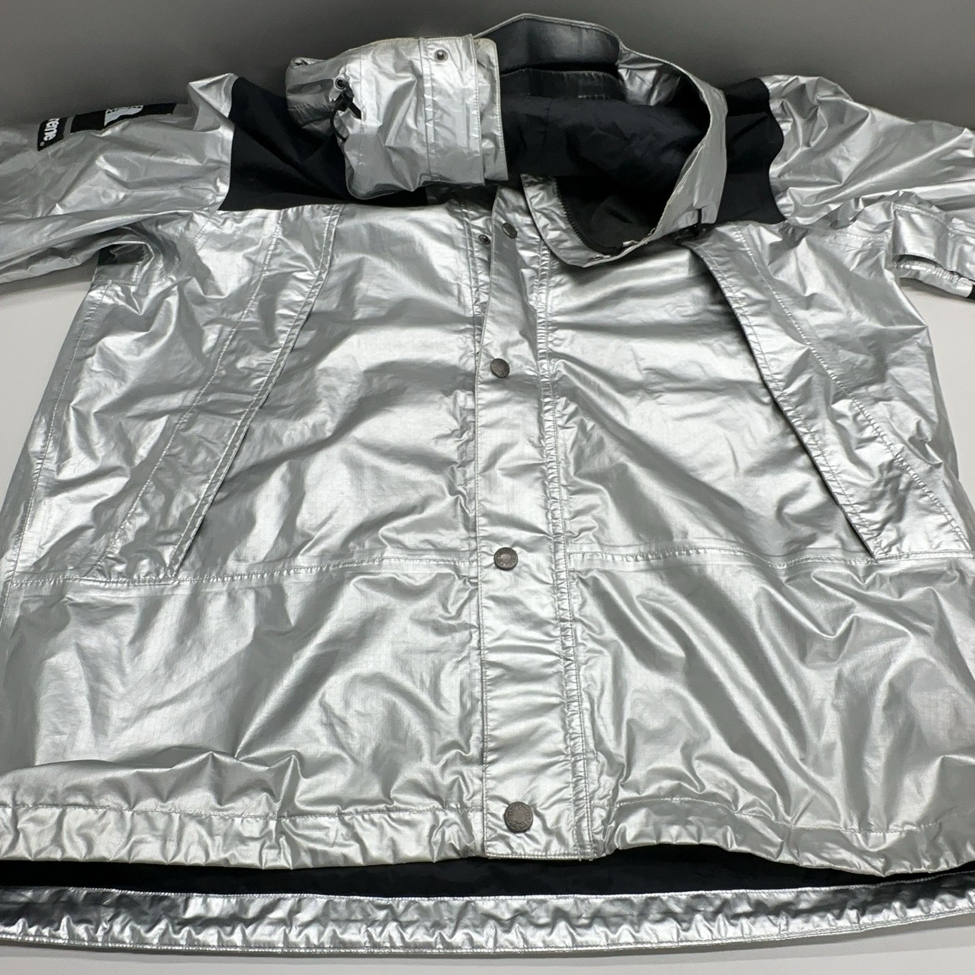 Supreme Supreme x The North Face Metallic Jacket Size L Size US L / EU 52-54 / 3 - 10 Thumbnail