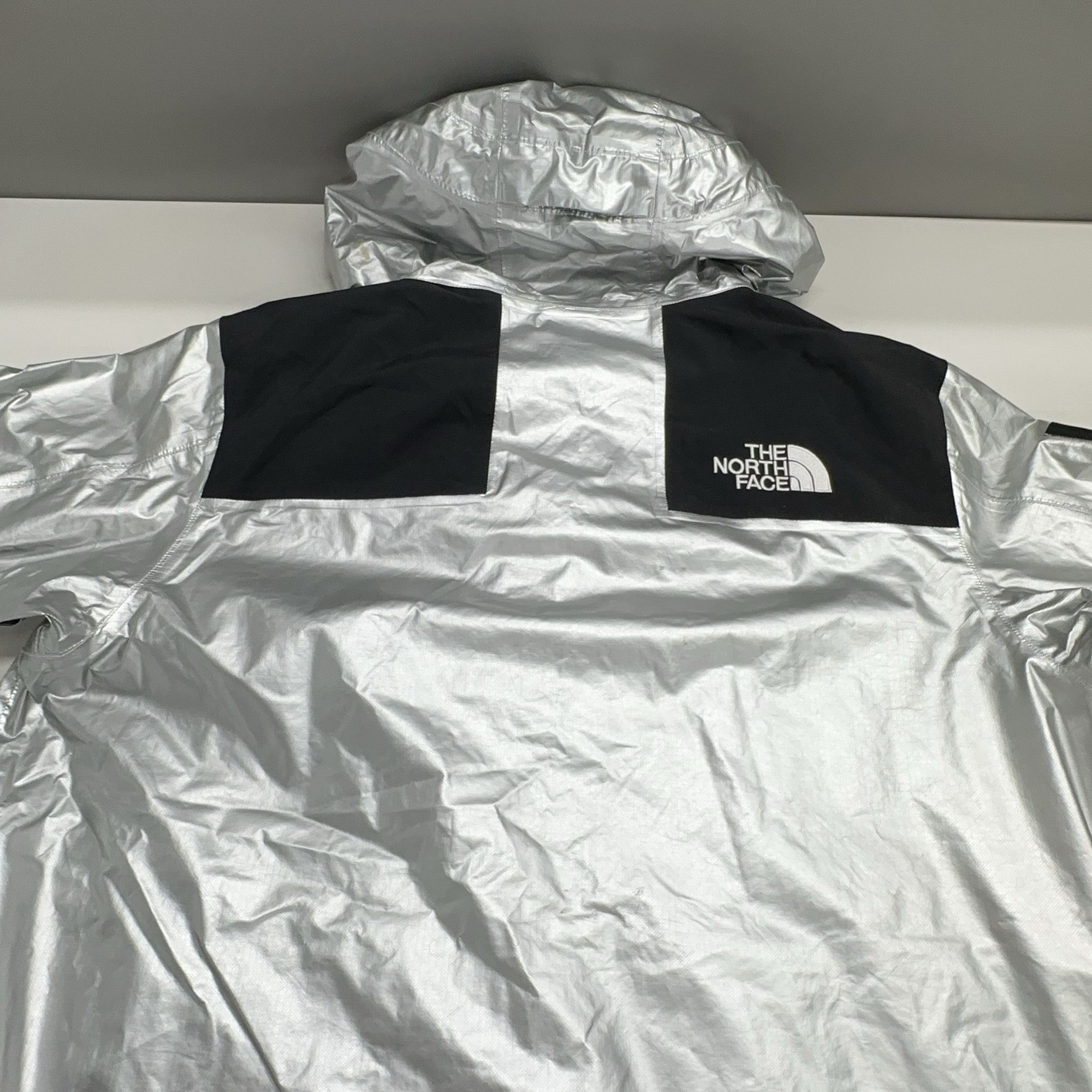 Supreme Supreme x The North Face Metallic Jacket Size L Size US L / EU 52-54 / 3 - 14 Thumbnail
