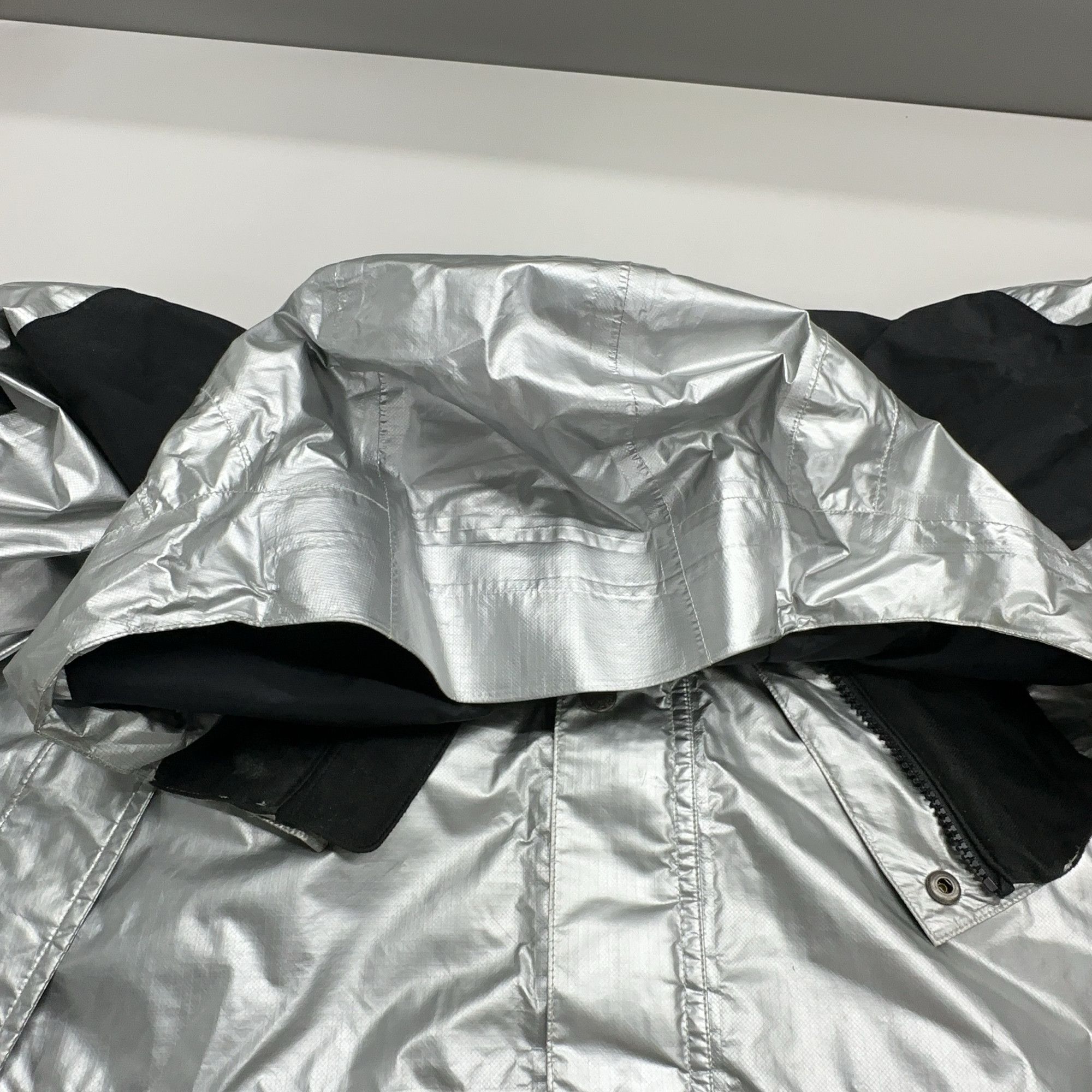 Supreme Supreme x The North Face Metallic Jacket Size L Size US L / EU 52-54 / 3 - 7 Thumbnail