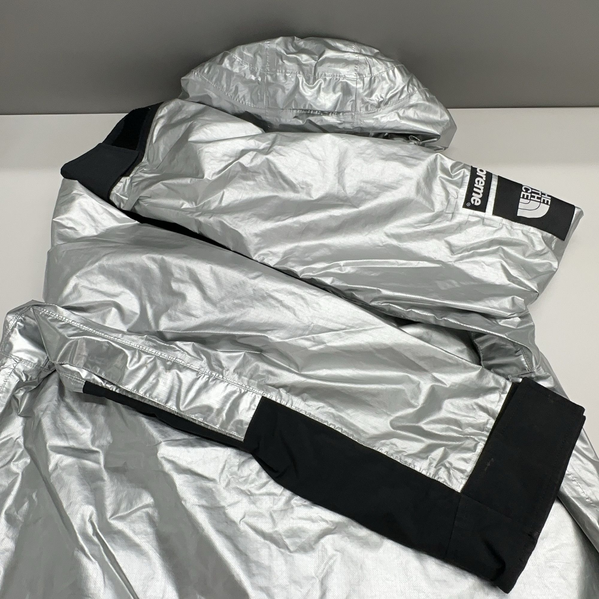 Supreme Supreme x The North Face Metallic Jacket Size L Size US L / EU 52-54 / 3 - 16 Thumbnail