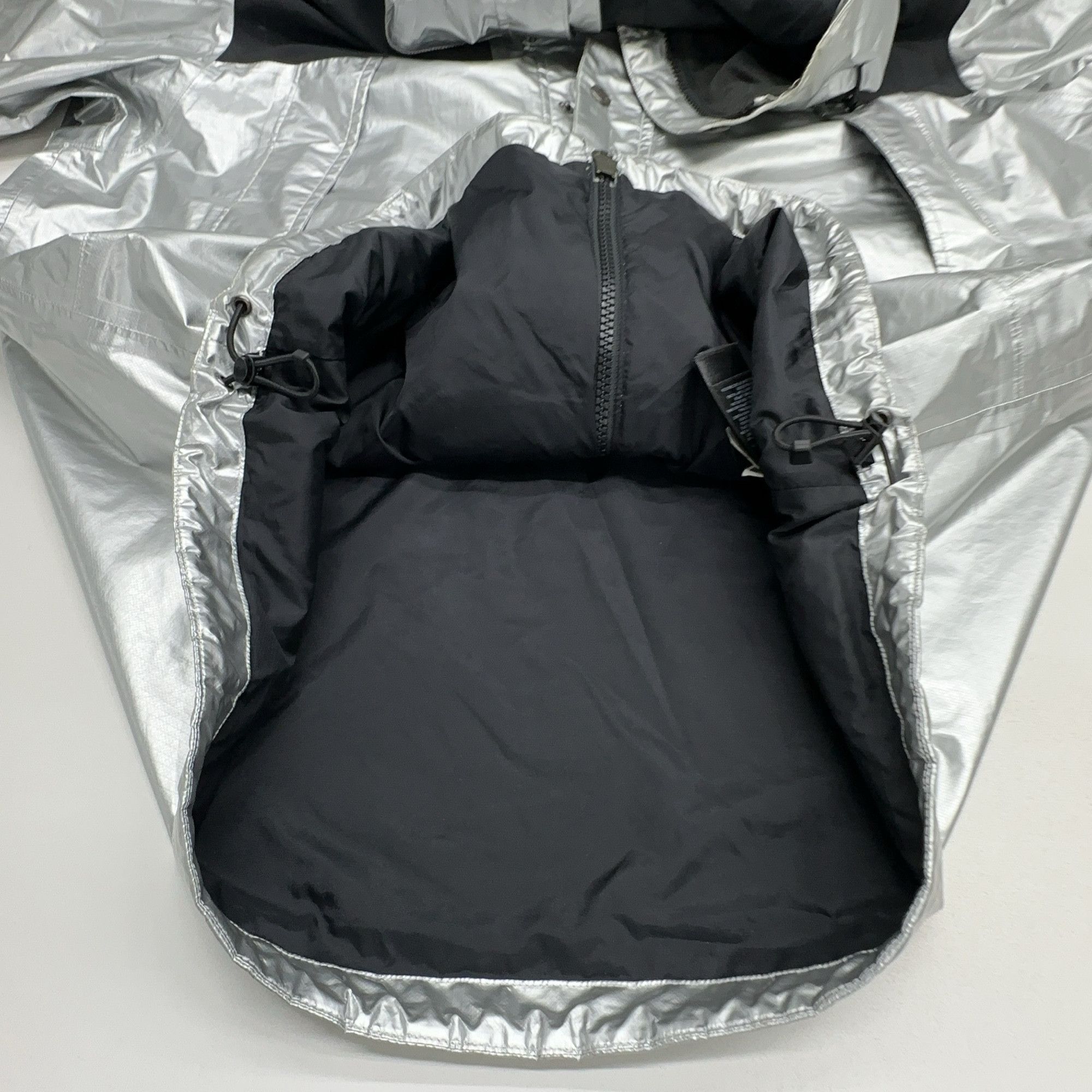 Supreme Supreme x The North Face Metallic Jacket Size L Size US L / EU 52-54 / 3 - 11 Thumbnail