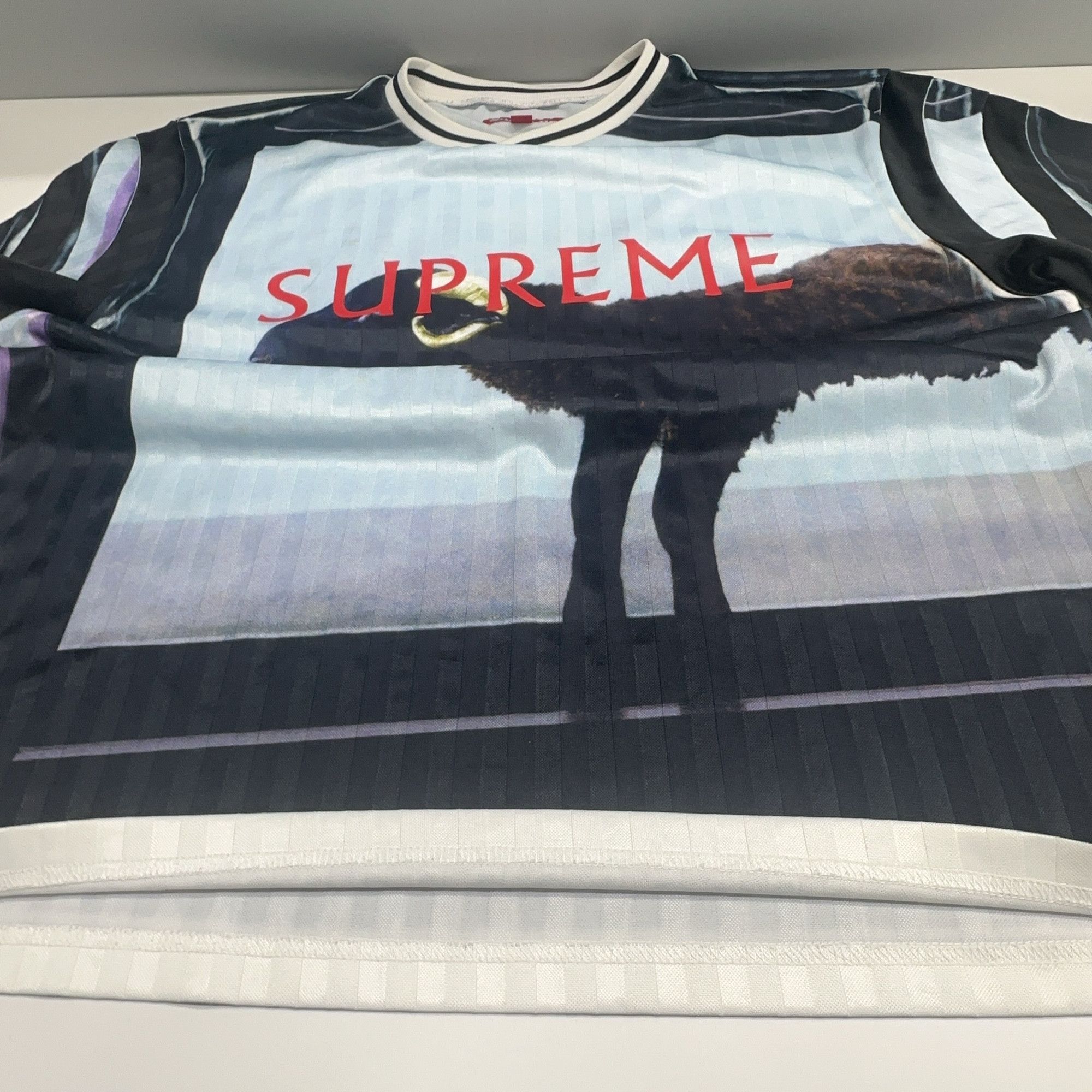 Supreme Supreme Damien Hirst Animal Graphic Soccer Jersey Size M Size US M / EU 48-50 / 2 - 7 Thumbnail