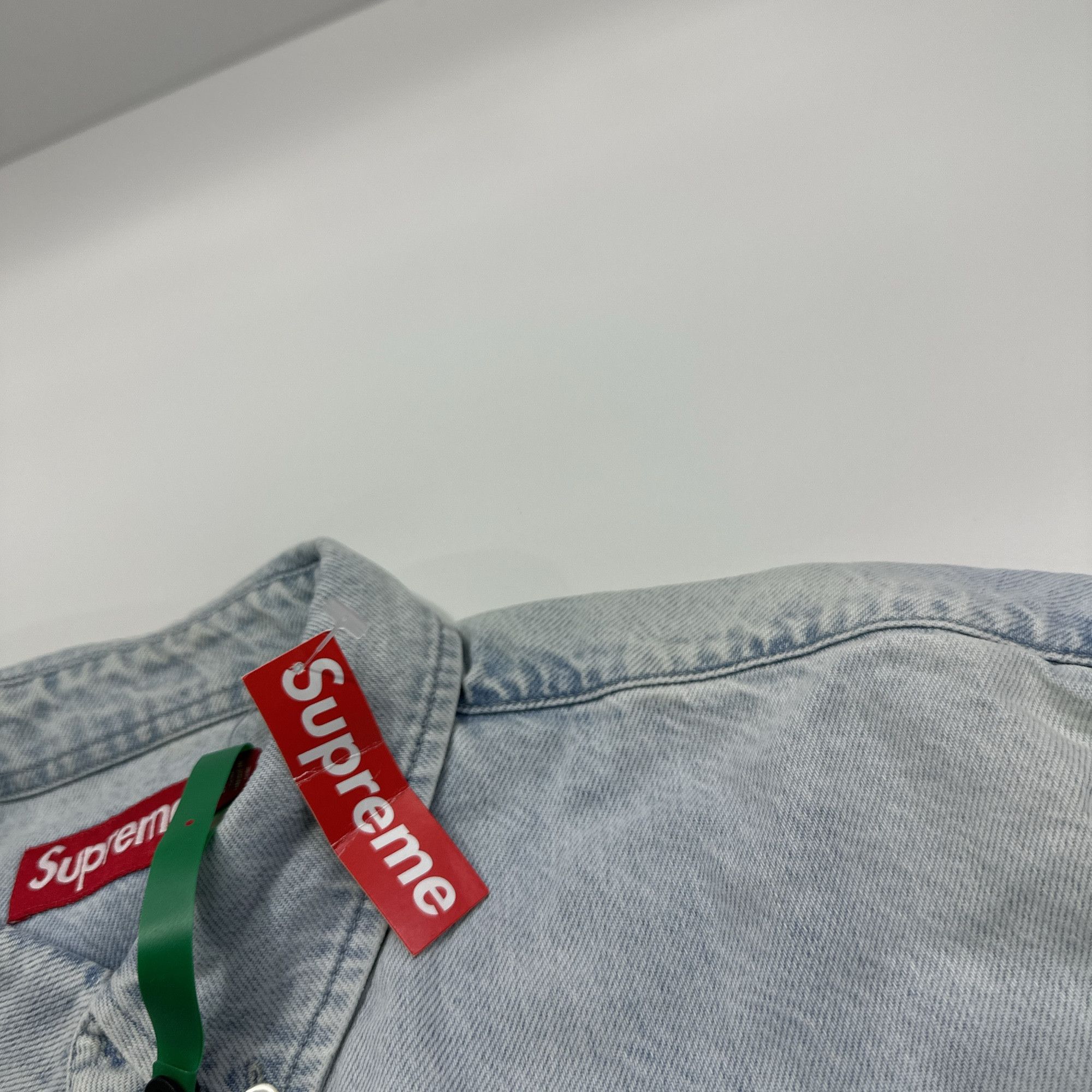 Supreme Supreme Small Box Logo Denim Shirt Size L Size US L / EU 52-54 / 3 - 4 Thumbnail