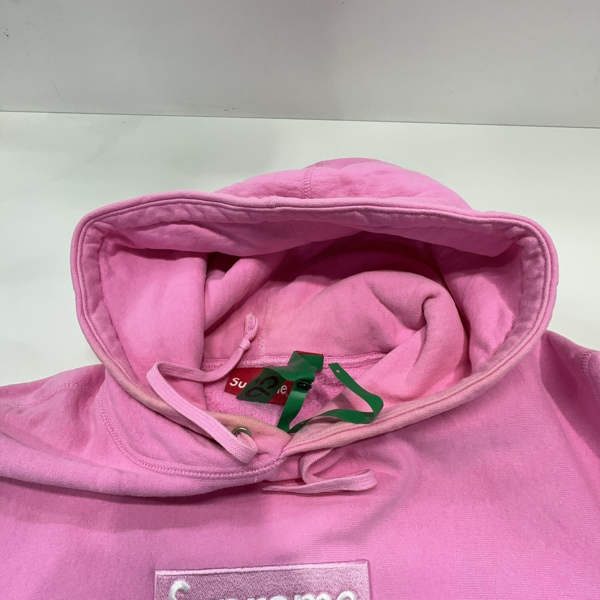 Supreme Supreme Pink Box Logo Hoodie Size M Size US M / EU 48-50 / 2 - 5 Thumbnail