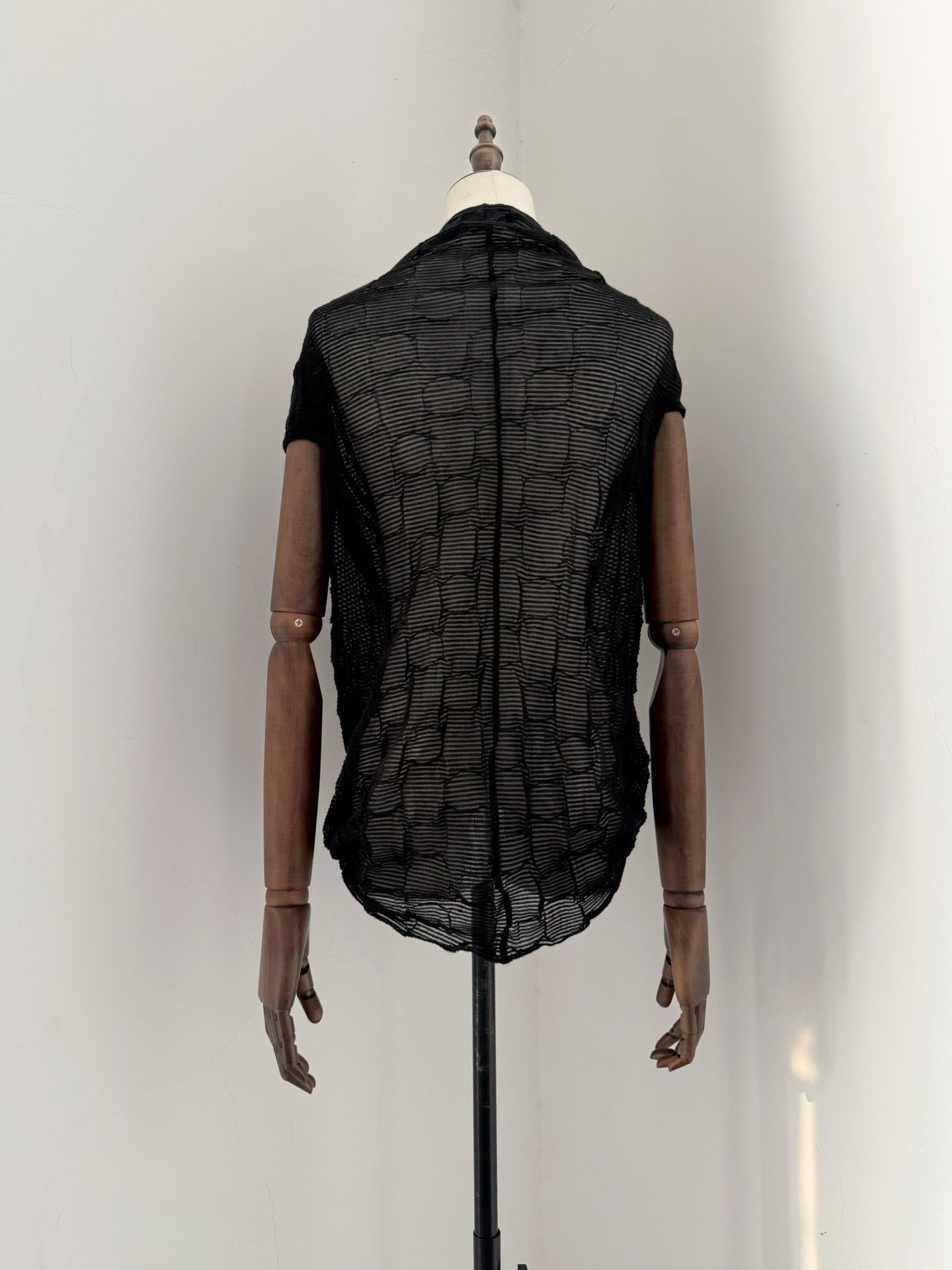 Junya Watanabe Junya Watanabe 2015 Deformed Short Sleeve Size S / US 4 / IT 40 - 4 Thumbnail