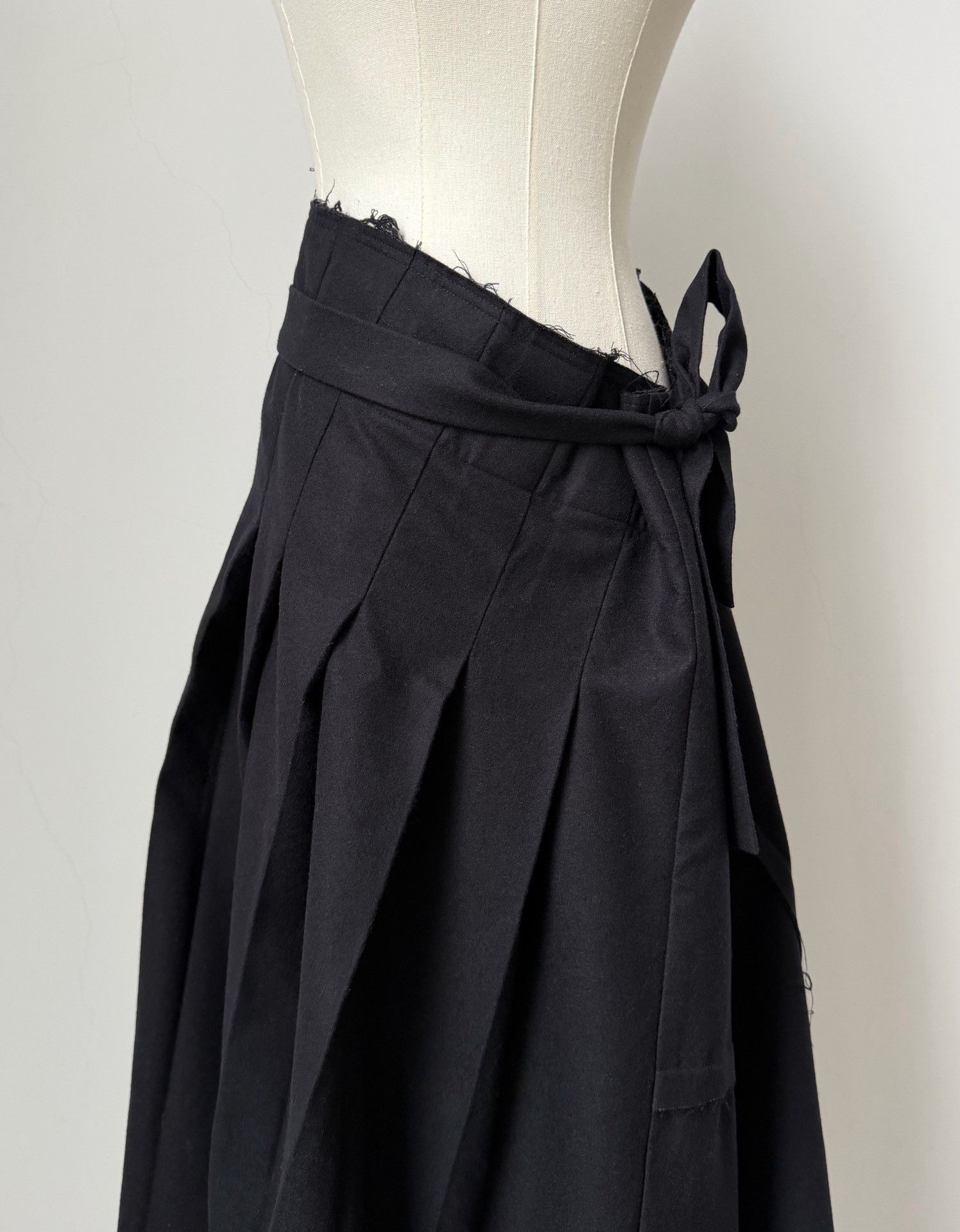 Comme des Garcons Comme des Garçons 2005 Asymmetric Wool Skirt Size 38" / US 16 / IT 52 - 4 Thumbnail