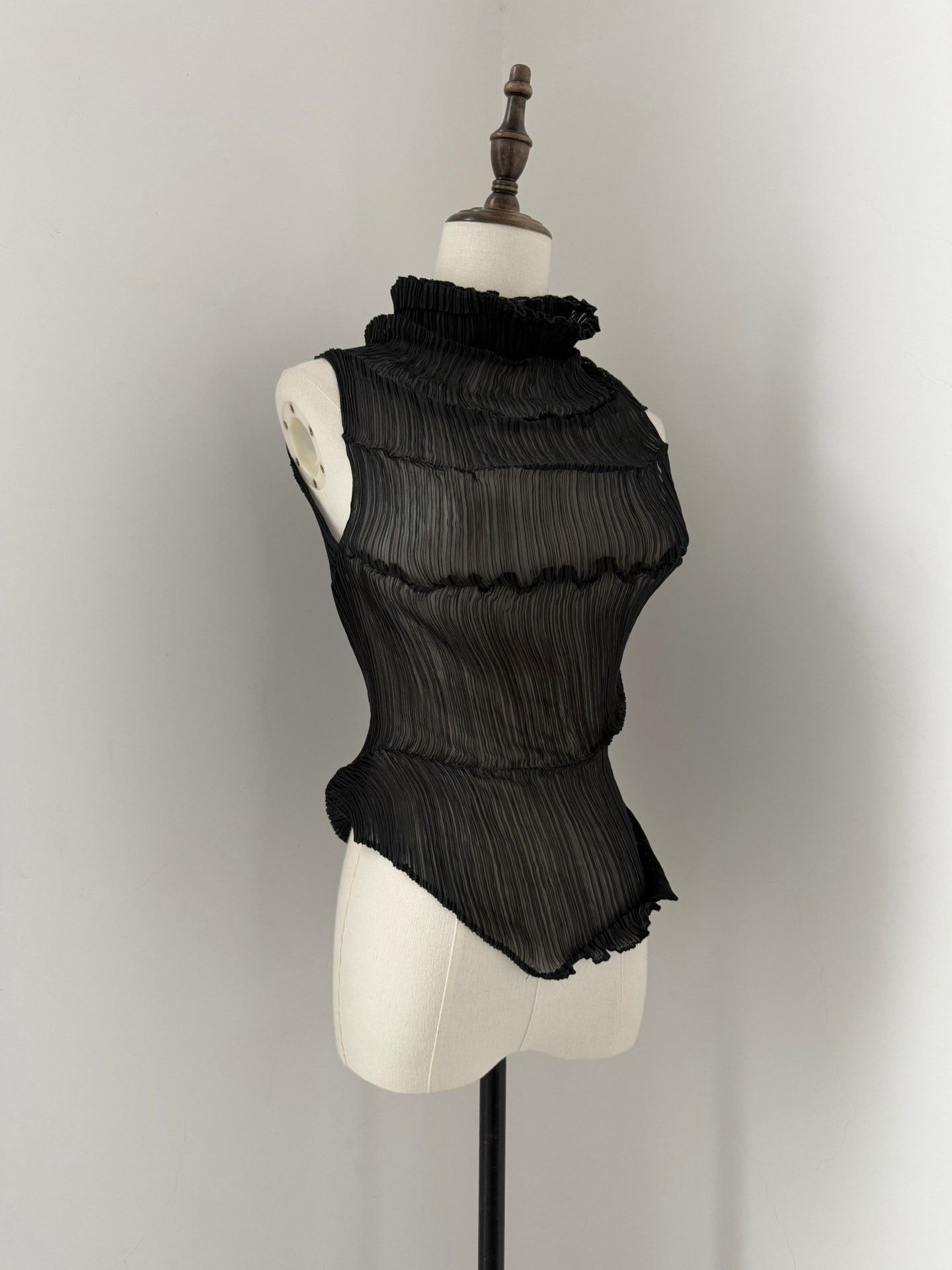 Issey Miyake Issey Miyake 1993 Spiral Pleat High Neck Top Size M / US 6-8 / IT 42-44 - 2 Thumbnail