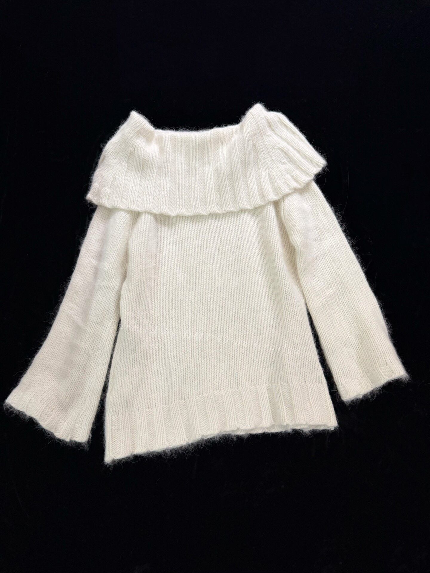 John Galliano John Galliano Vintage Beaded Pullover Sweater Size S / US 4 / IT 40 - 4 Thumbnail