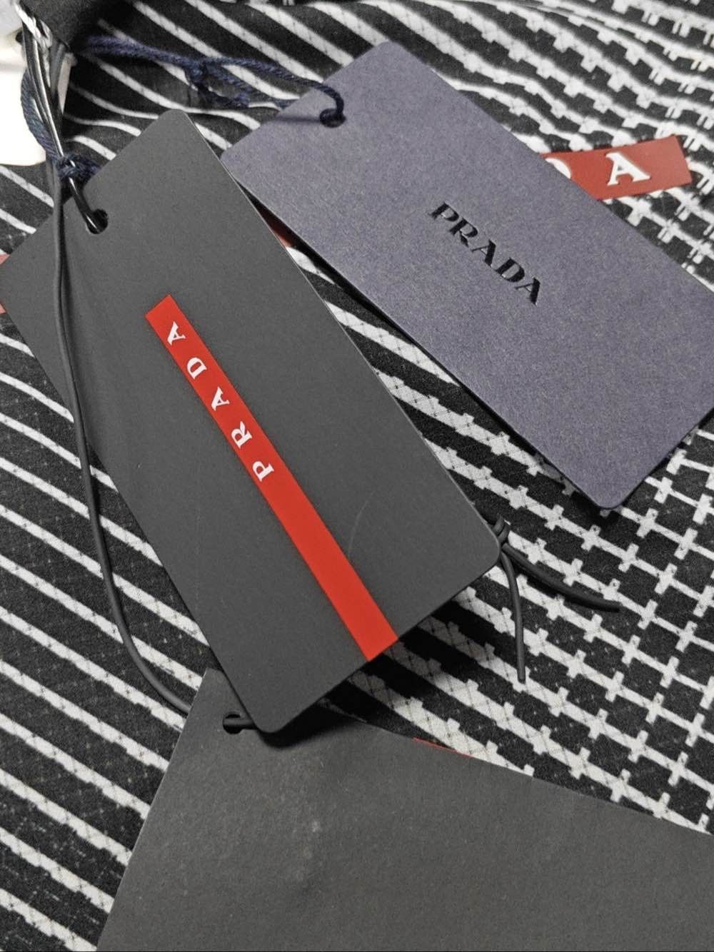 Prada Geometric Print Black T-Shirt in Size L Size US L / EU 52-54 / 3 - 5 Thumbnail