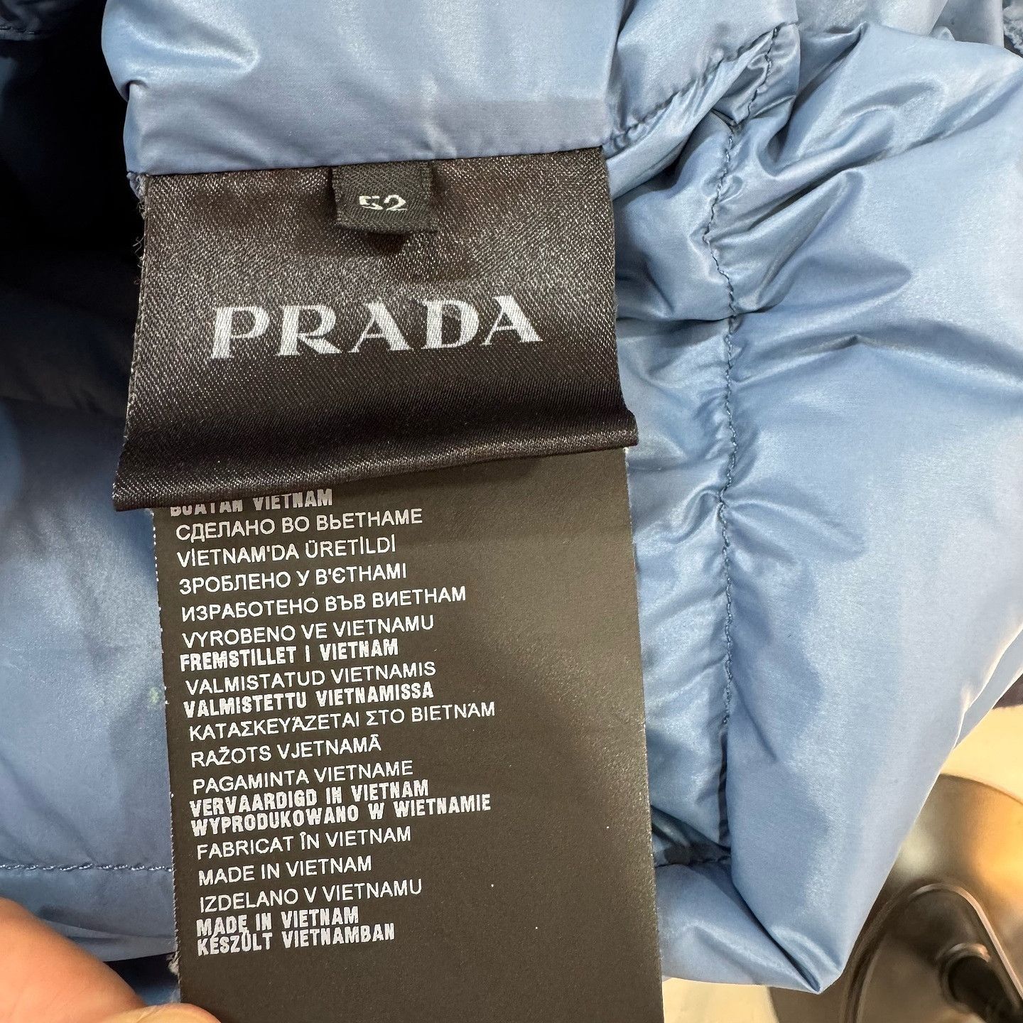 Prada Stylish Blue Puffer Vest in Size L Size US L / EU 52-54 / 3 - 4 Thumbnail