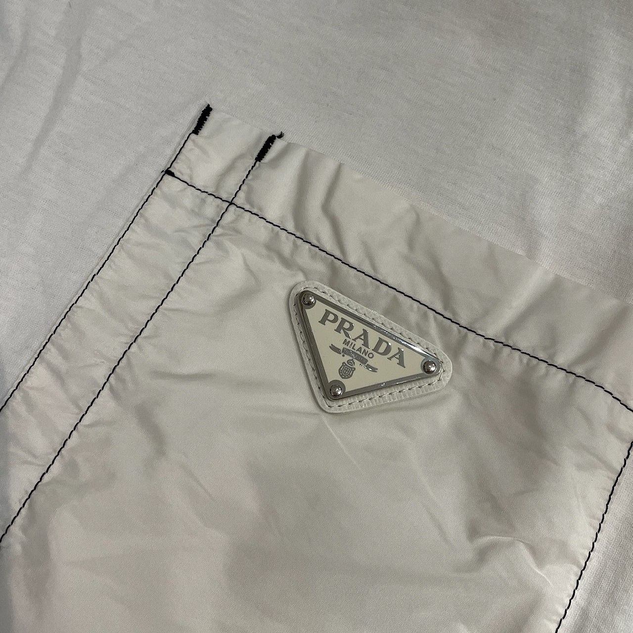 Prada Minimalist Logo Pocket T-Shirt in White Size US XS / EU 42 / 0 - 7 Thumbnail