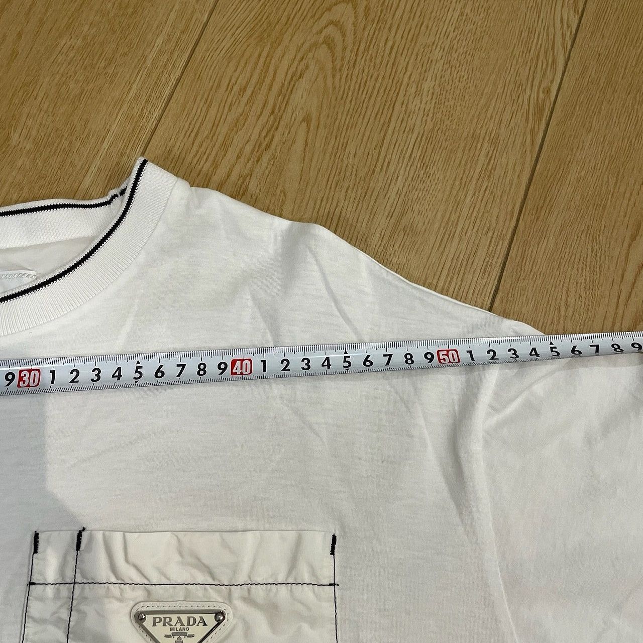 Prada Minimalist Logo Pocket T-Shirt in White Size US XS / EU 42 / 0 - 6 Thumbnail