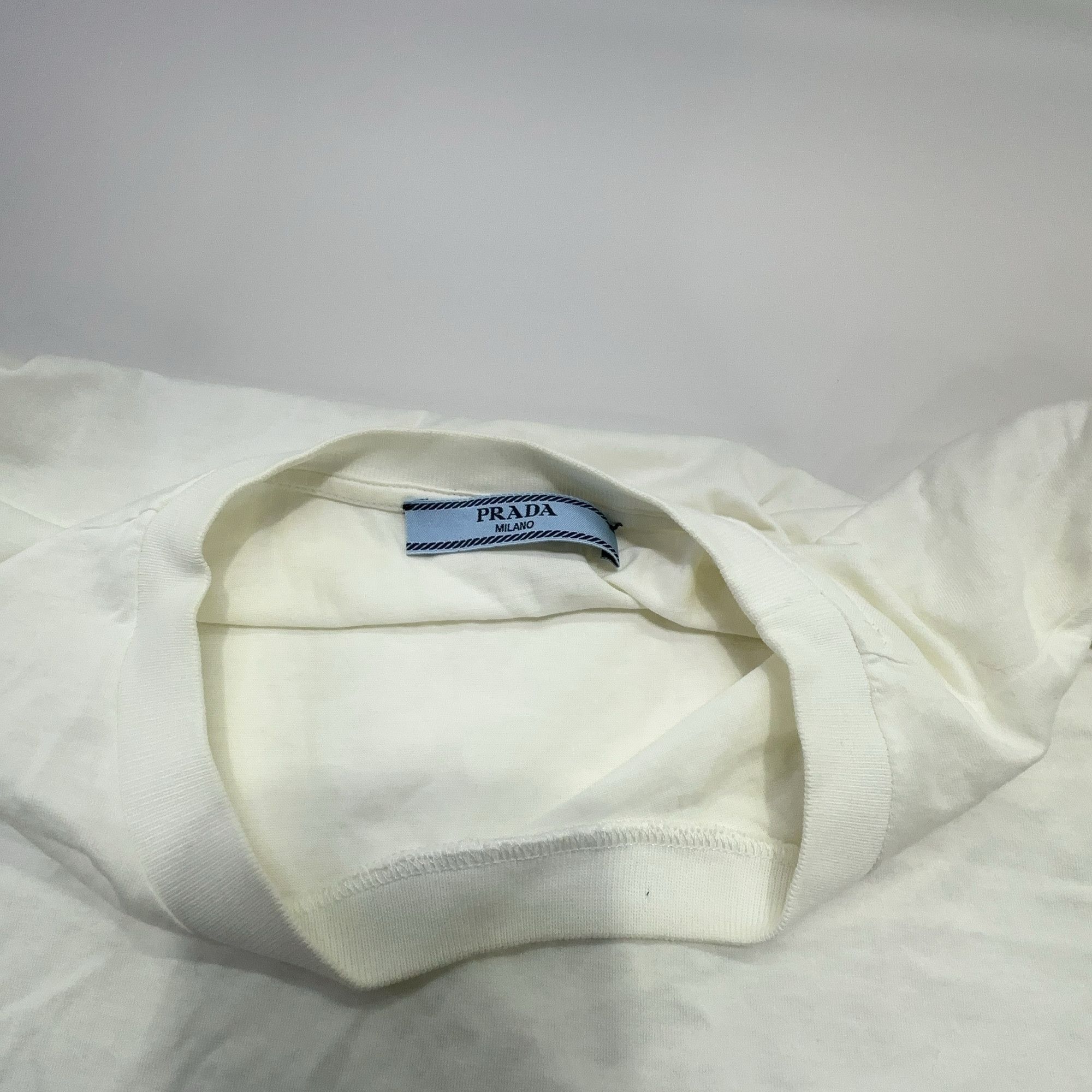 Prada Minimalist Logo Short Sleeve Tee Size US L / EU 52-54 / 3 - 7 Thumbnail