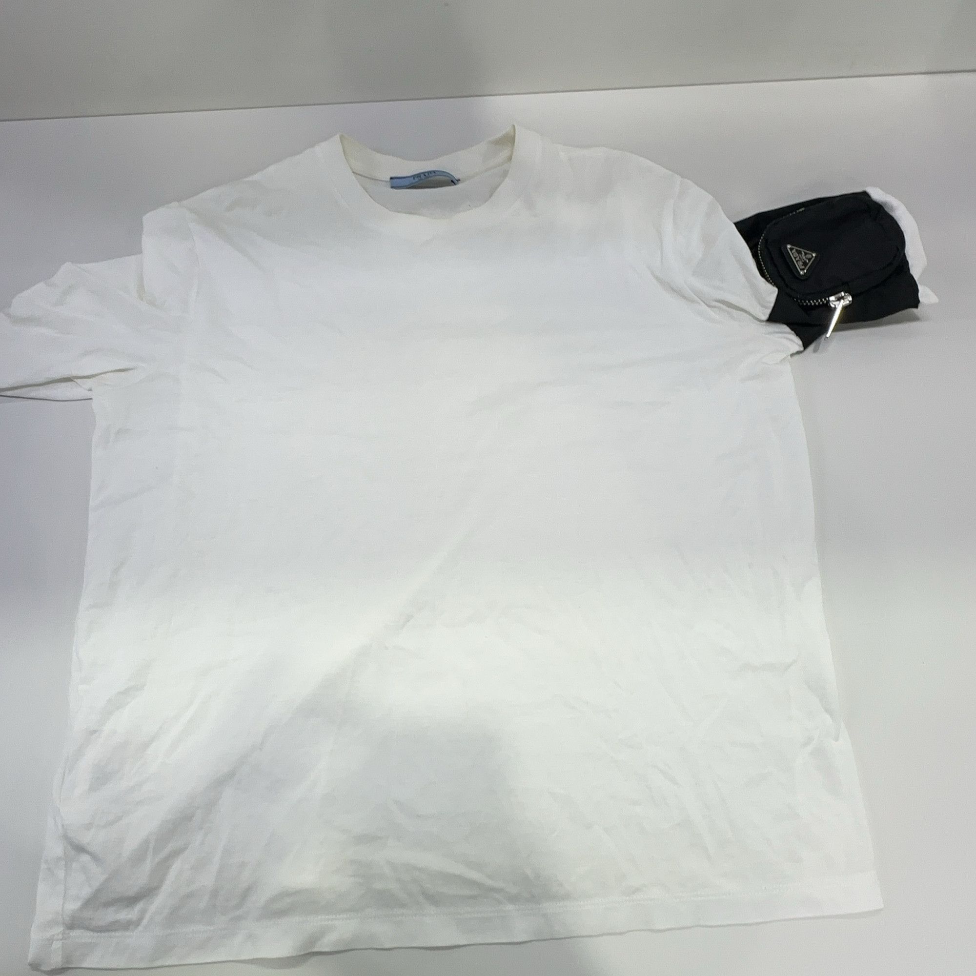 Prada Minimalist Logo Short Sleeve Tee Size US L / EU 52-54 / 3 - 8 Thumbnail