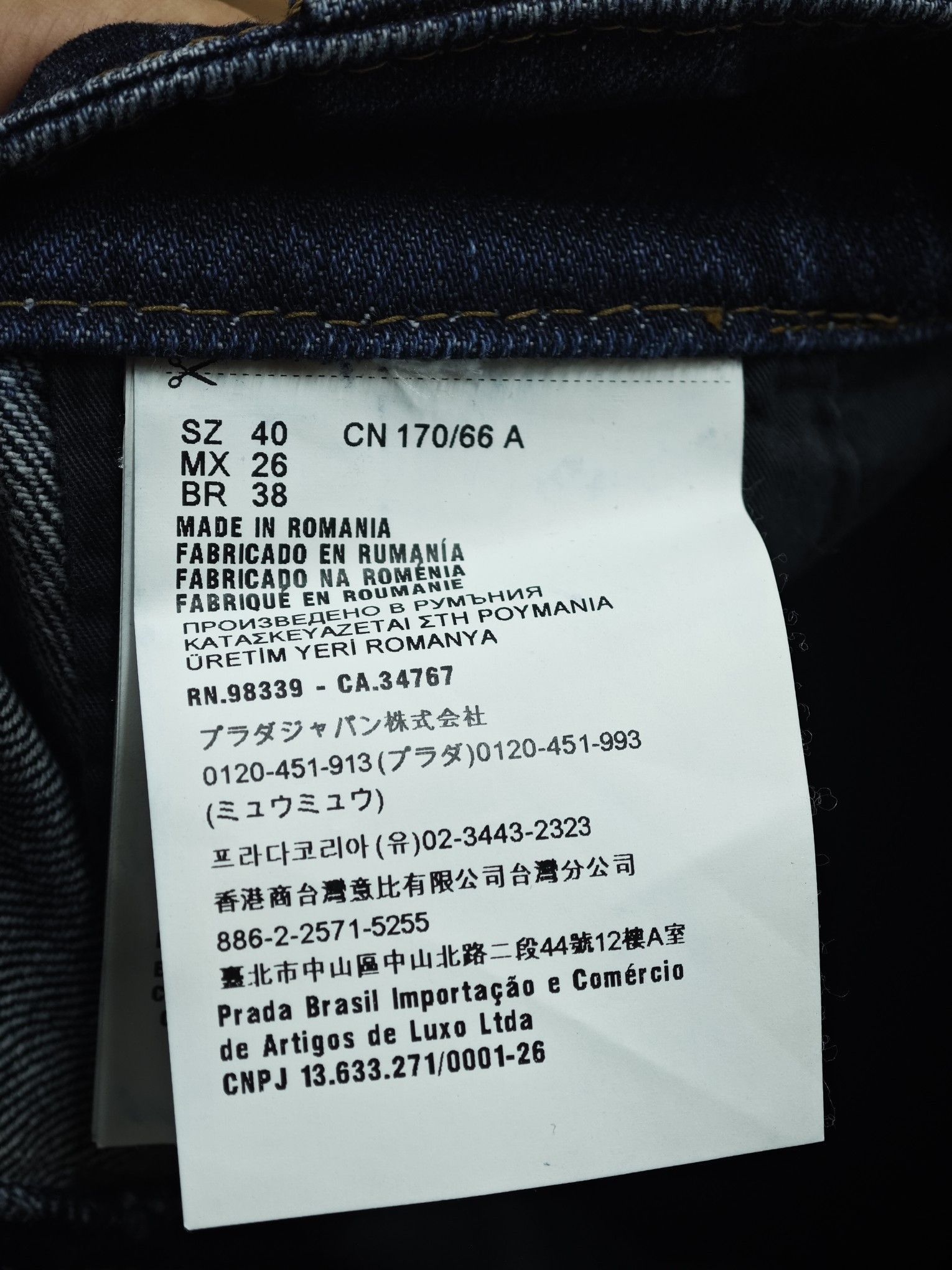 Prada Stylish Denim Shorts in Blue Size US 40 / EU 56 - 4 Thumbnail