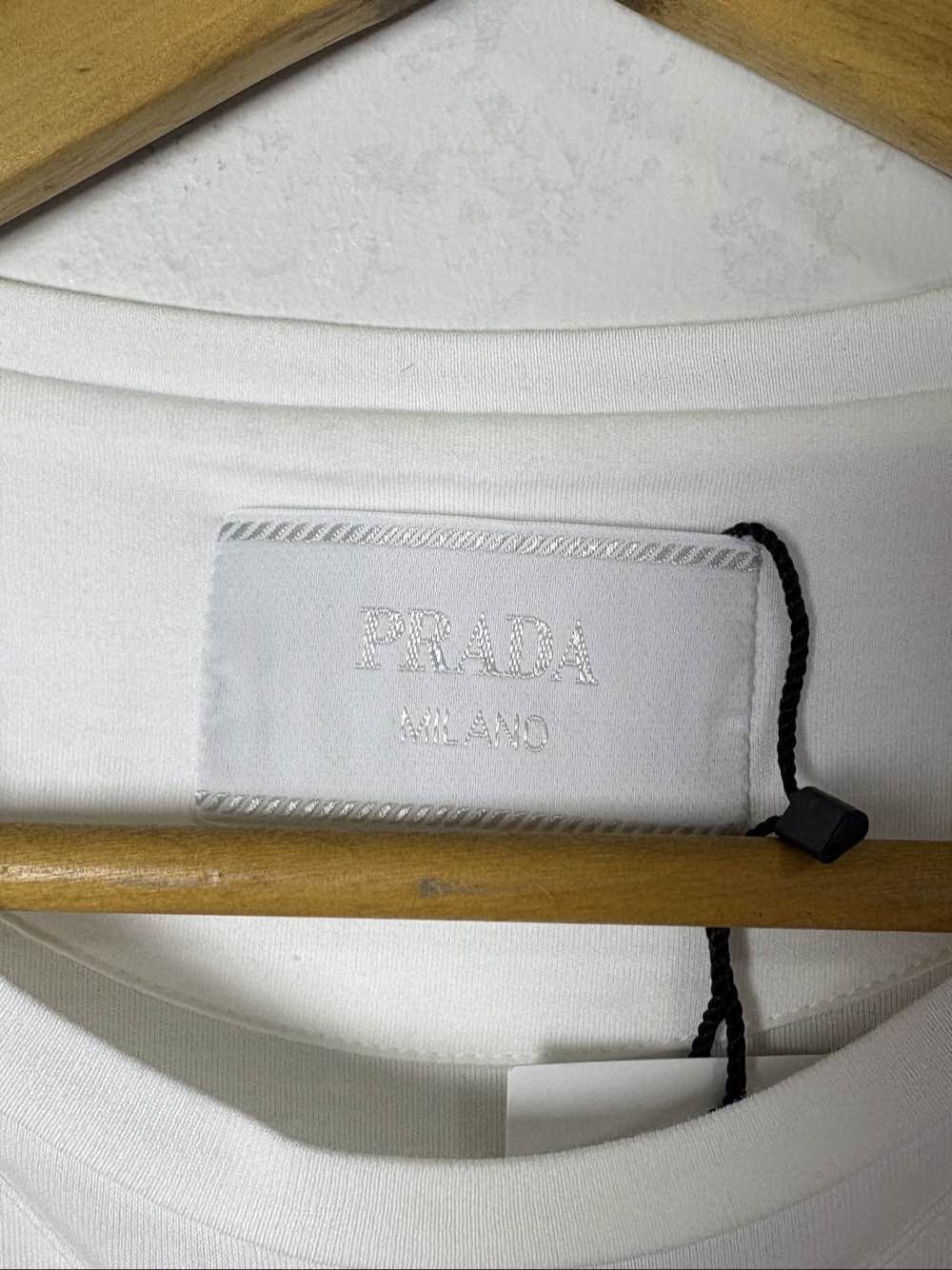 Prada Minimalist Logo T-Shirt in White Size US S / EU 44-46 / 1 - 3 Thumbnail